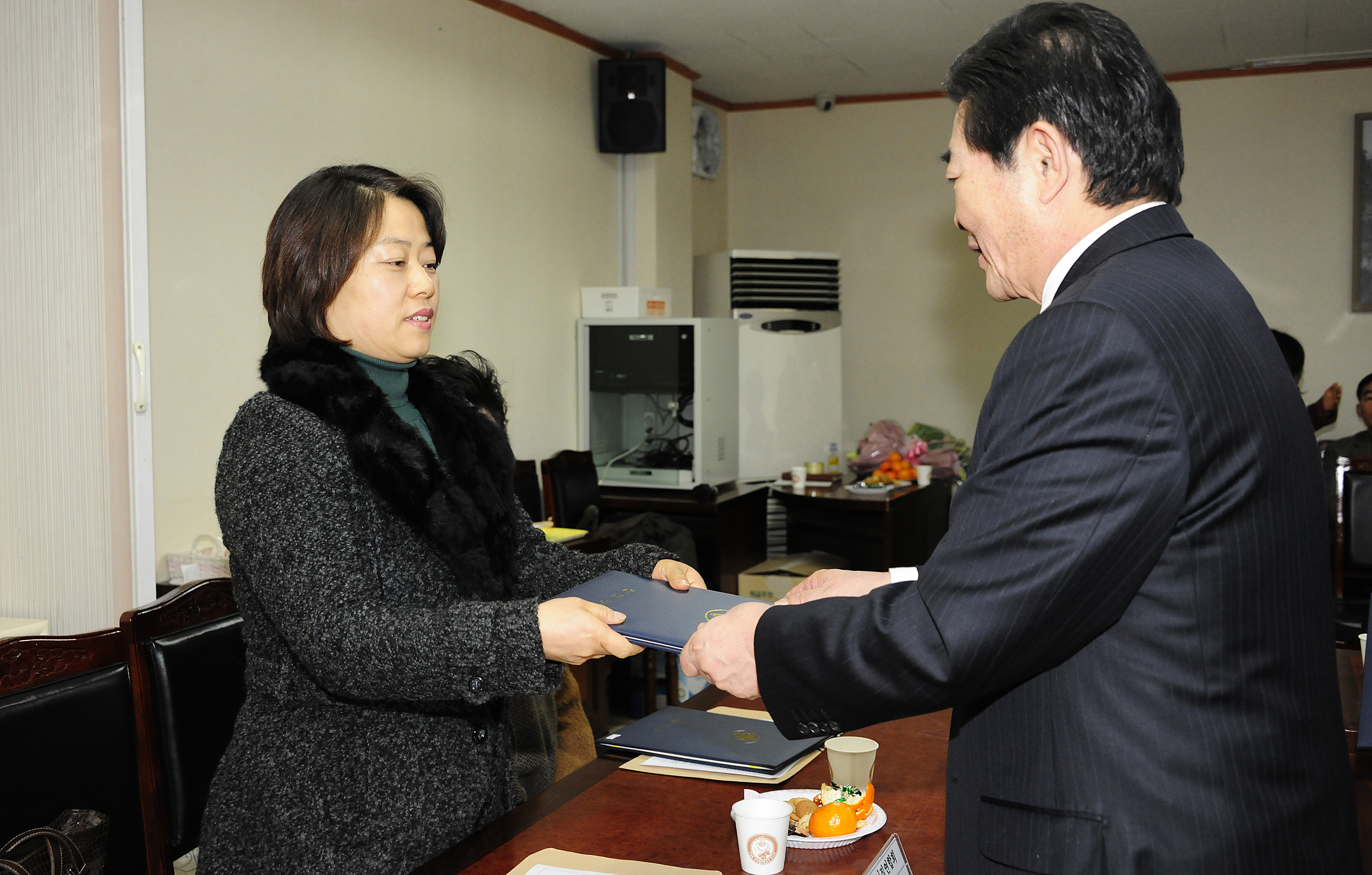 20111228-이웃돕기 우수 후원자 감사장 전달 47210.JPG