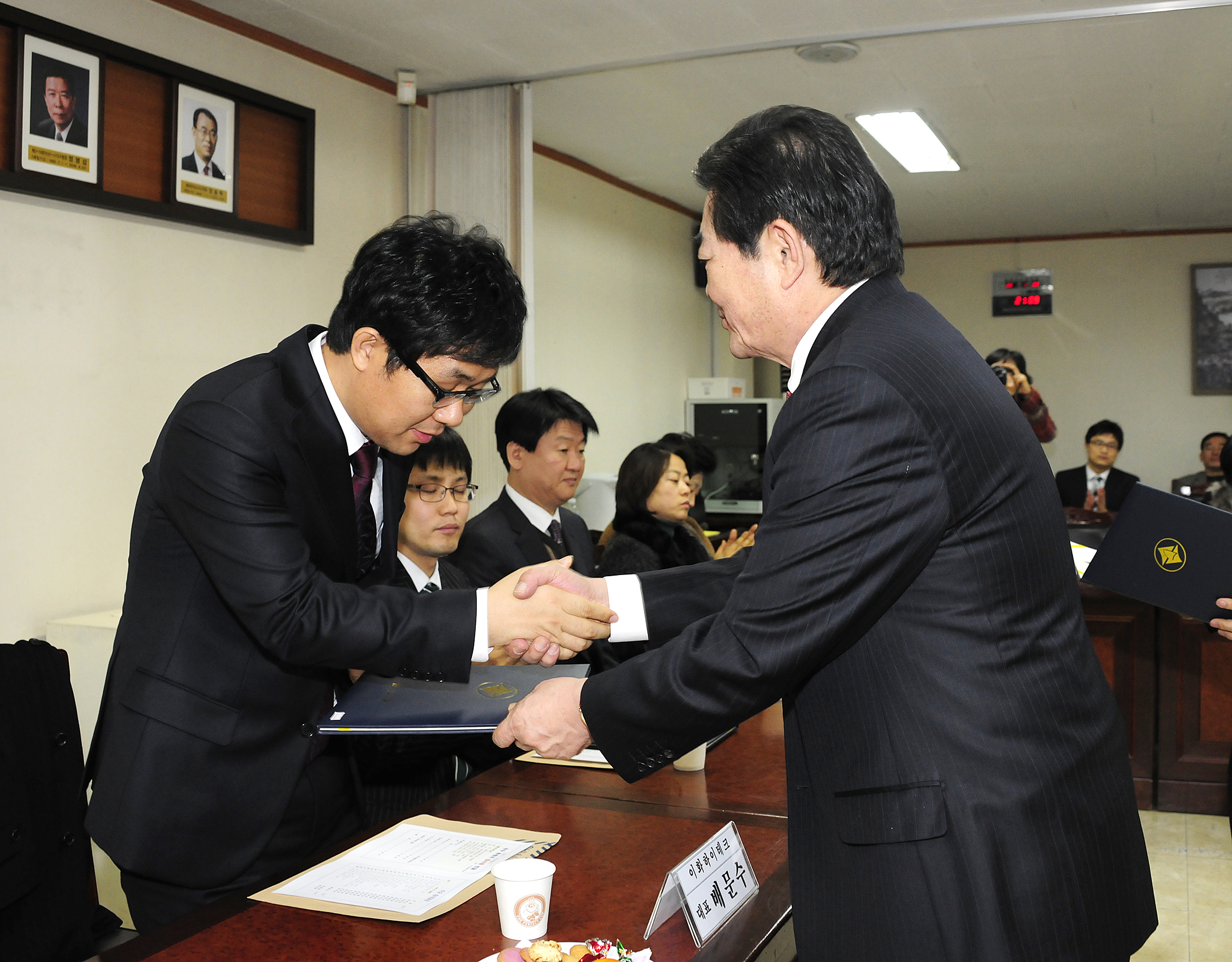 20111228-이웃돕기 우수 후원자 감사장 전달 47220.JPG