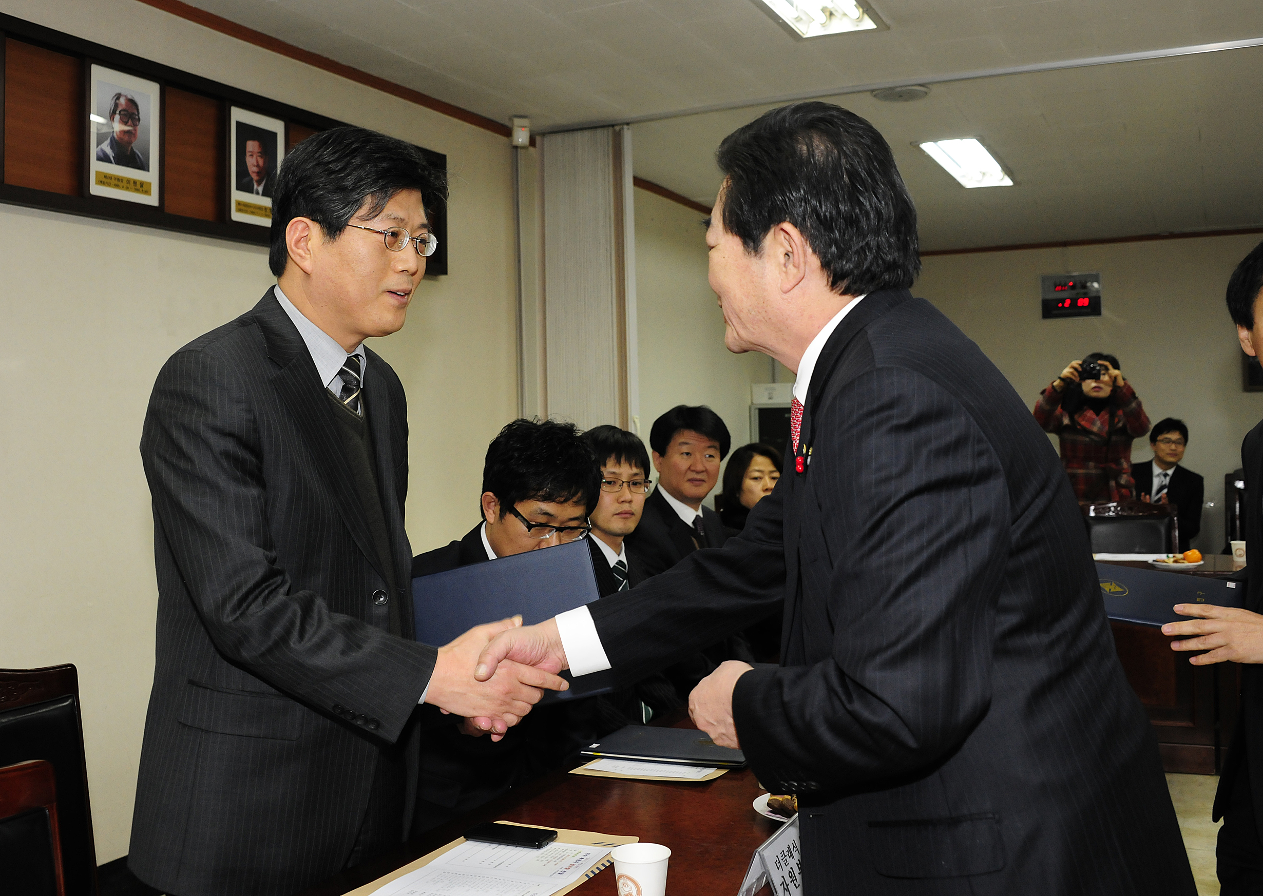 20111228-이웃돕기 우수 후원자 감사장 전달 47223.JPG