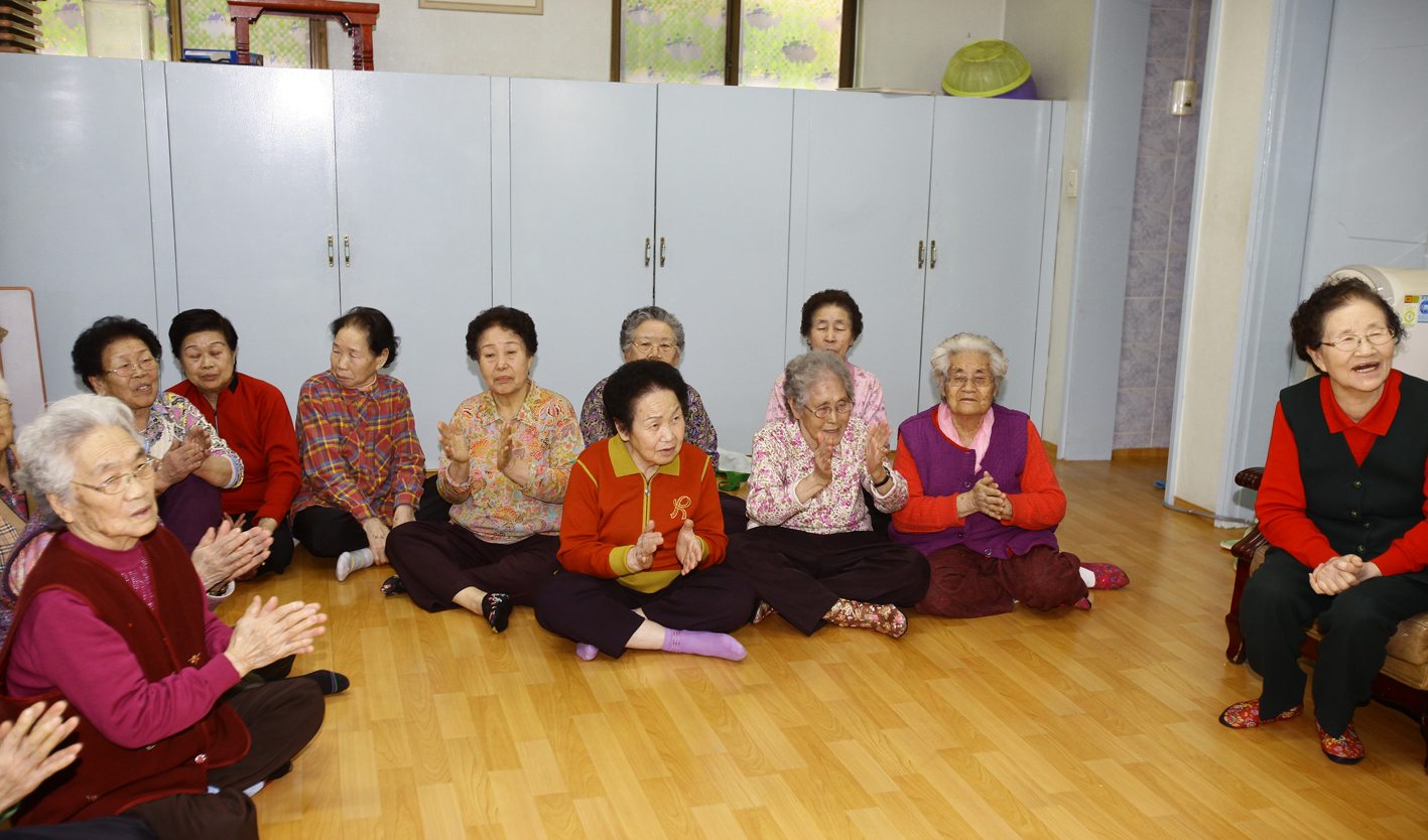 20110129-2011년 설맞이 경로당 및 사회복지시설 방문1 24095.JPG