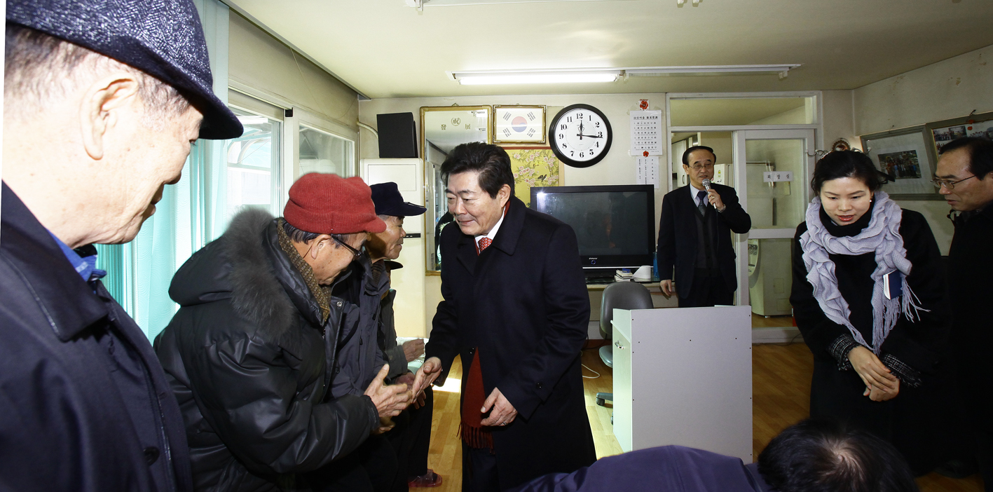 20110129-2011년 설맞이 경로당 및 사회복지시설 방문1 24103.JPG