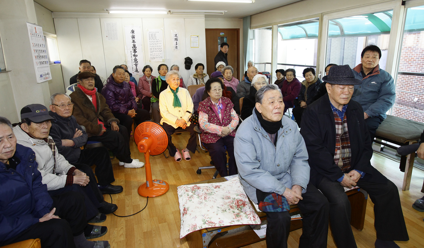 20110129-2011년 설맞이 경로당 및 사회복지시설 방문1 24112.JPG