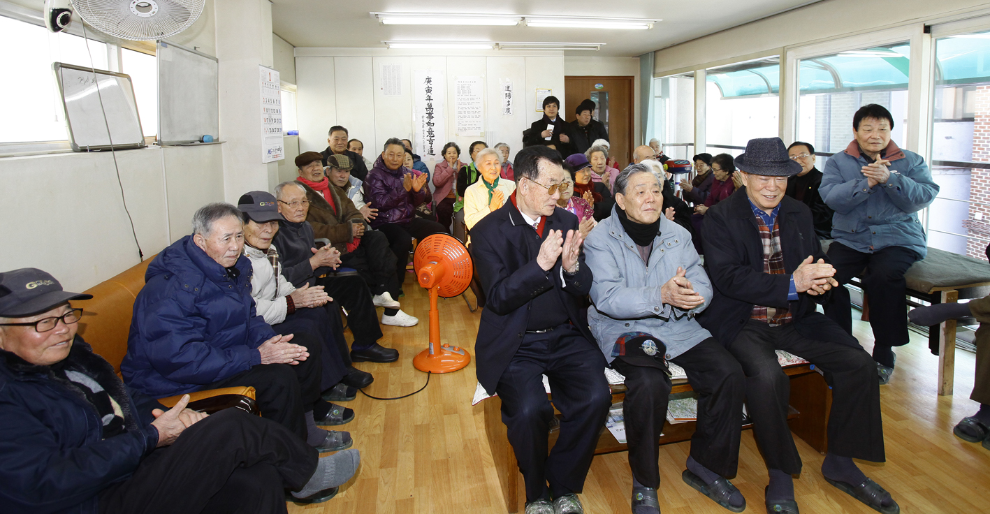 20110129-2011년 설맞이 경로당 및 사회복지시설 방문1 24114.JPG