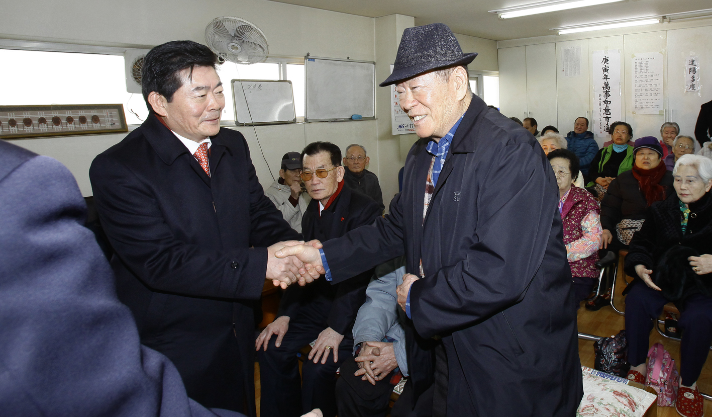 20110129-2011년 설맞이 경로당 및 사회복지시설 방문1 24122.JPG