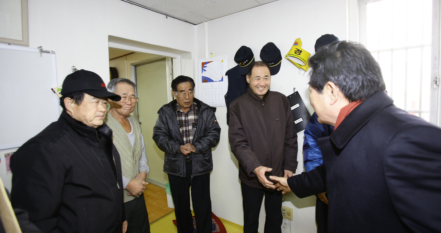 20110129-2011년 설맞이 경로당 및 사회복지시설 방문1 24133.JPG