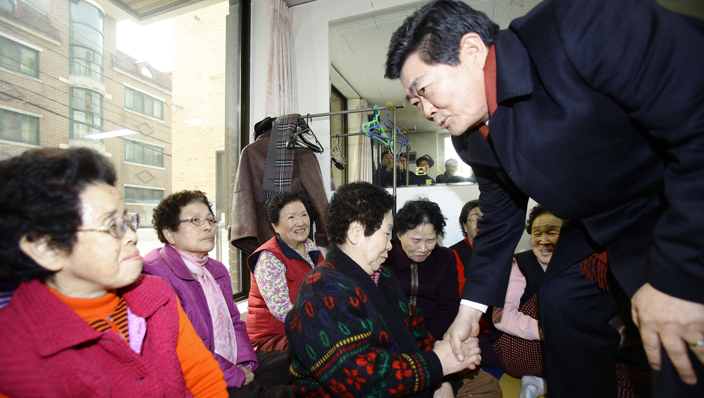 20110129-2011년 설맞이 경로당 및 사회복지시설 방문1 24140.JPG