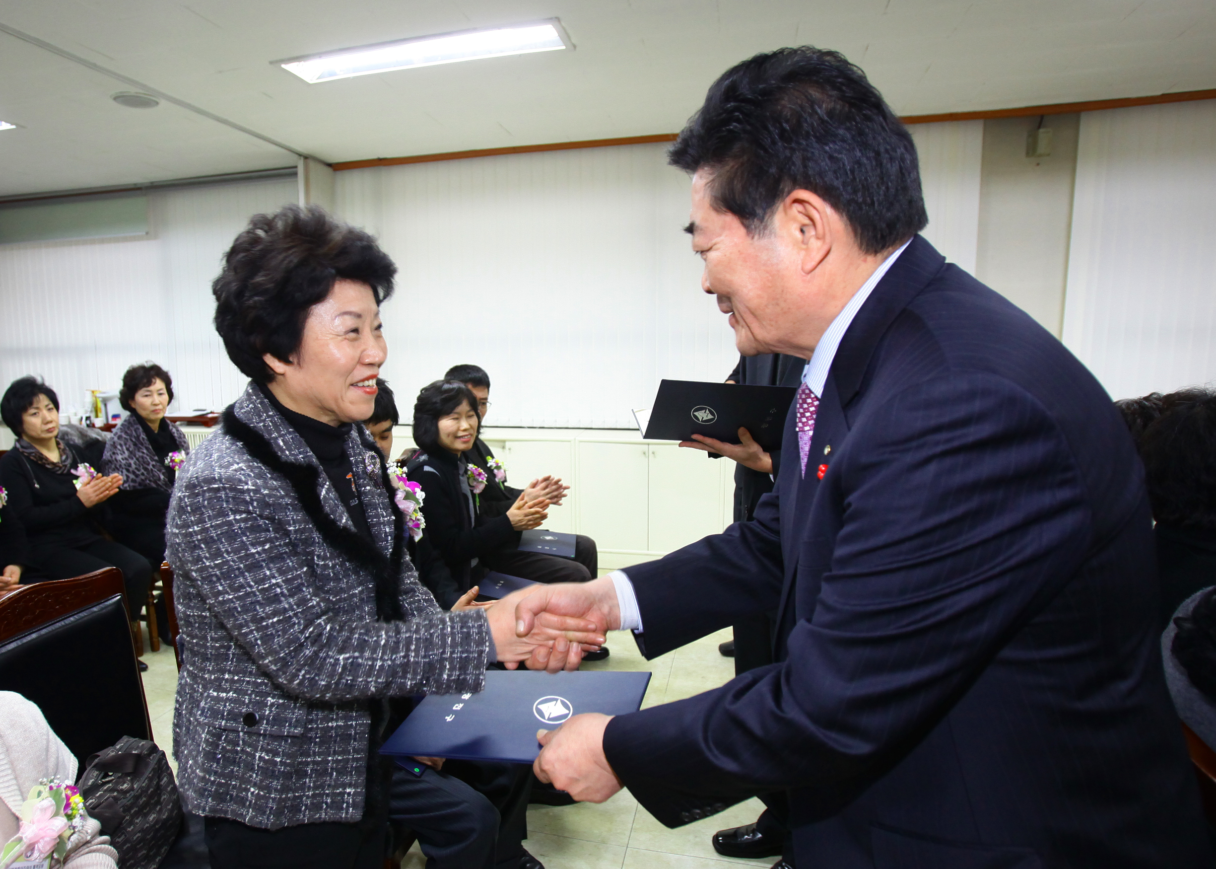 20101227-12월 정기 구민표창 20730.JPG