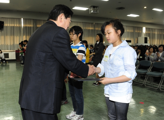 20110516-모범 청소년 표창-초등부 33723.JPG