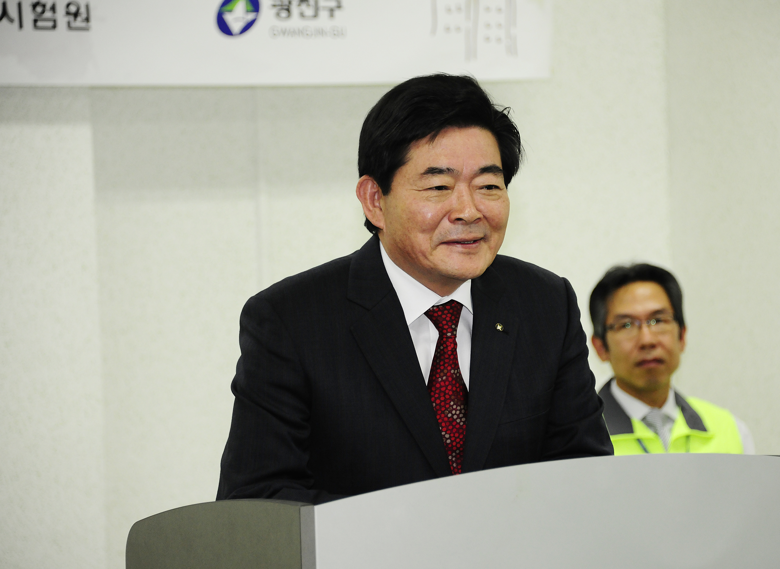 20111028-자원봉사자 기본소양교육 및 물품기증 42196.JPG