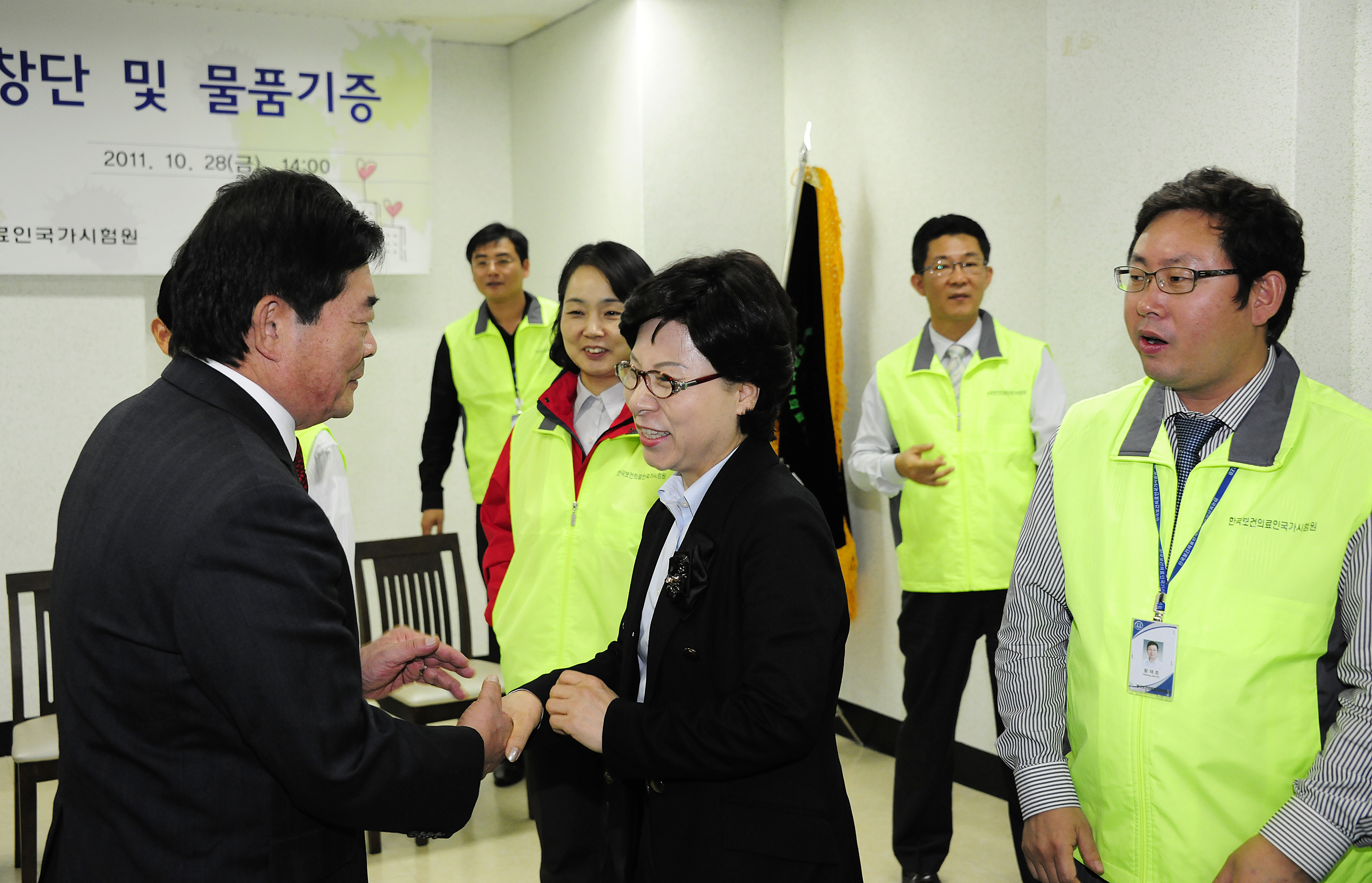 20111028-자원봉사자 기본소양교육 및 물품기증 42203.JPG