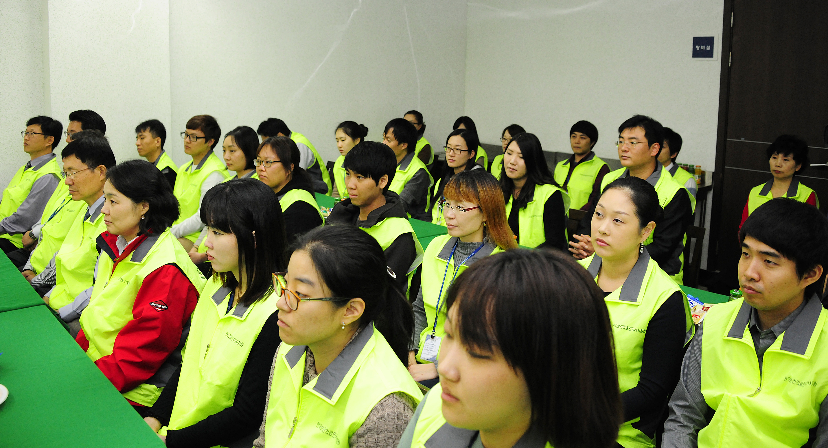 20111028-자원봉사자 기본소양교육 및 물품기증 42191.JPG