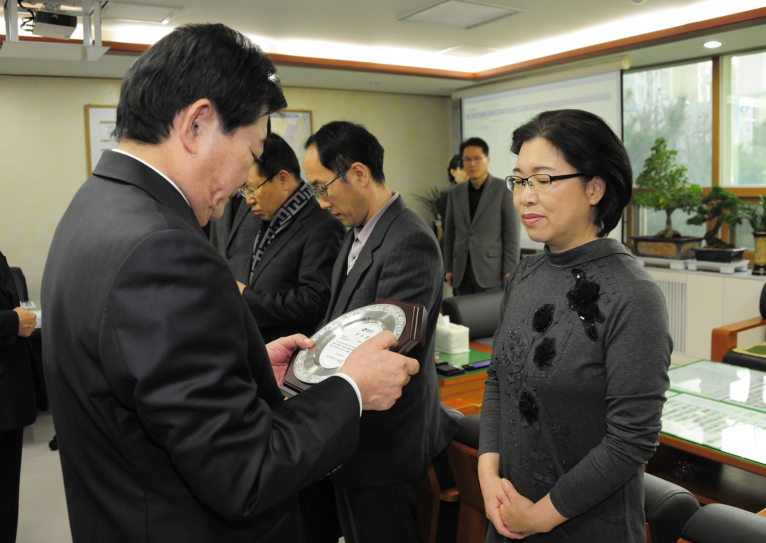20111227-공동주택 우수단지 시상 47013.JPG