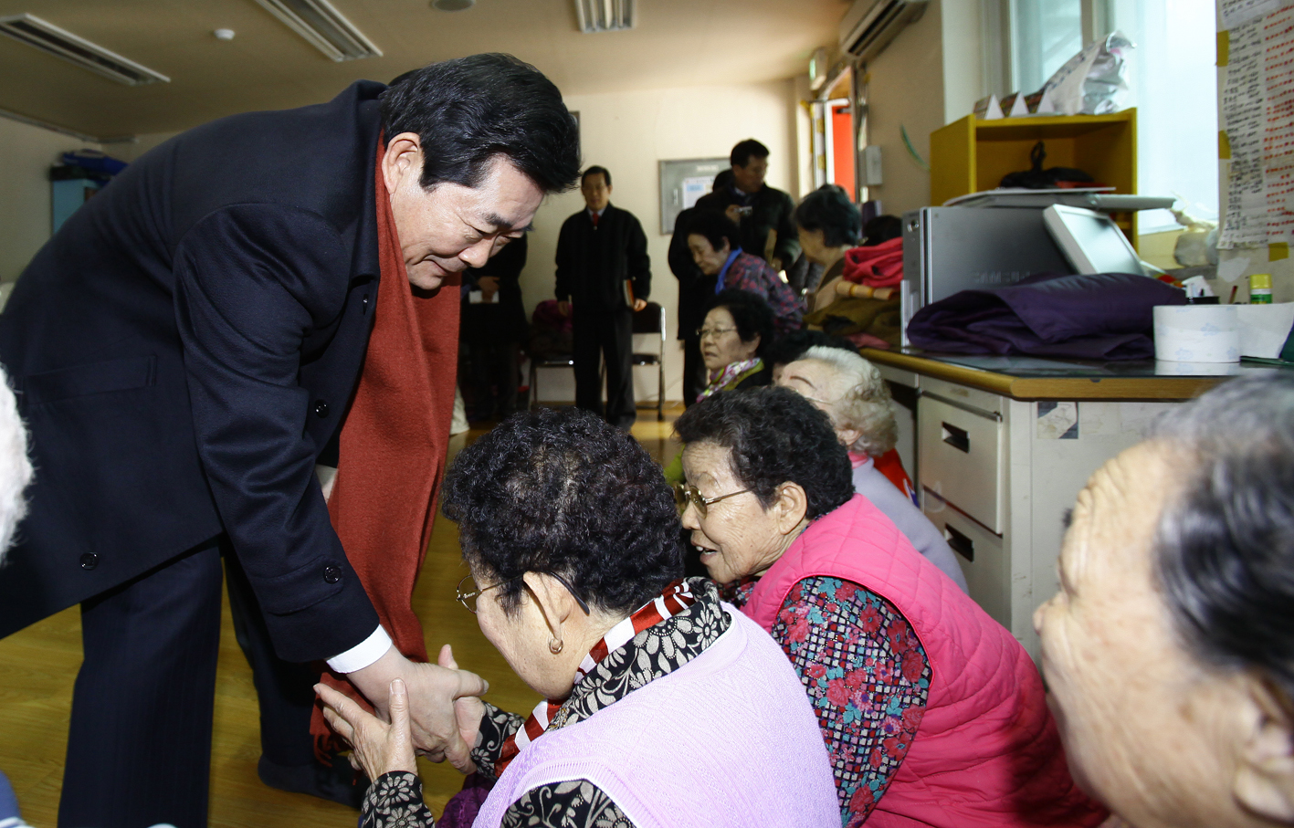20110128-2011년 설맞이 경로당 및 사회복지시설 방문 2 24181.JPG