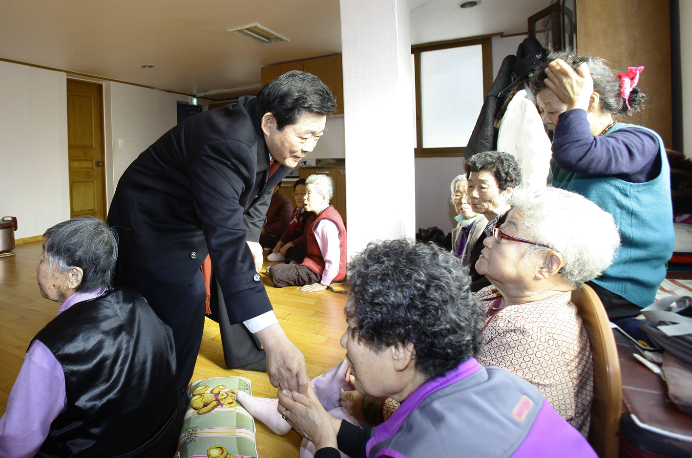 20110128-2011년 설맞이 경로당 및 사회복지시설 방문 2 24224.JPG