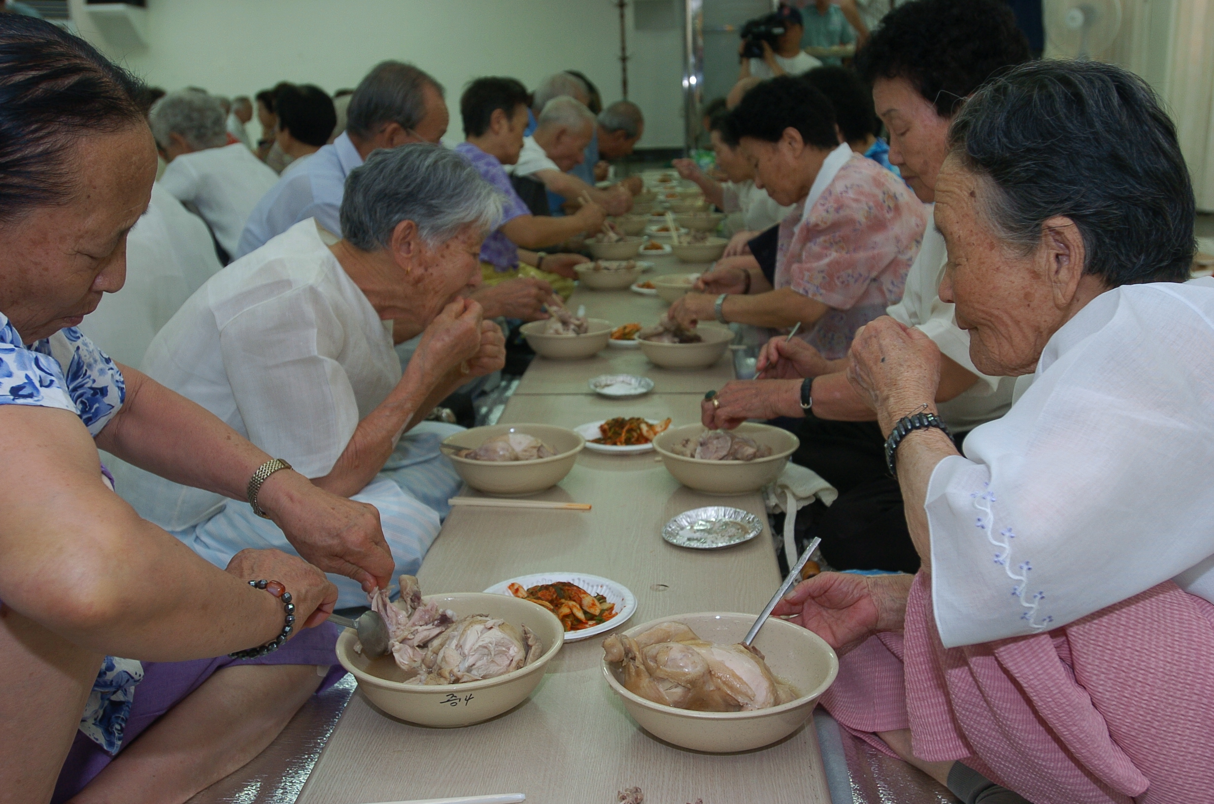 복날 맞이 삼계탕 드리기 I00000006155.JPG