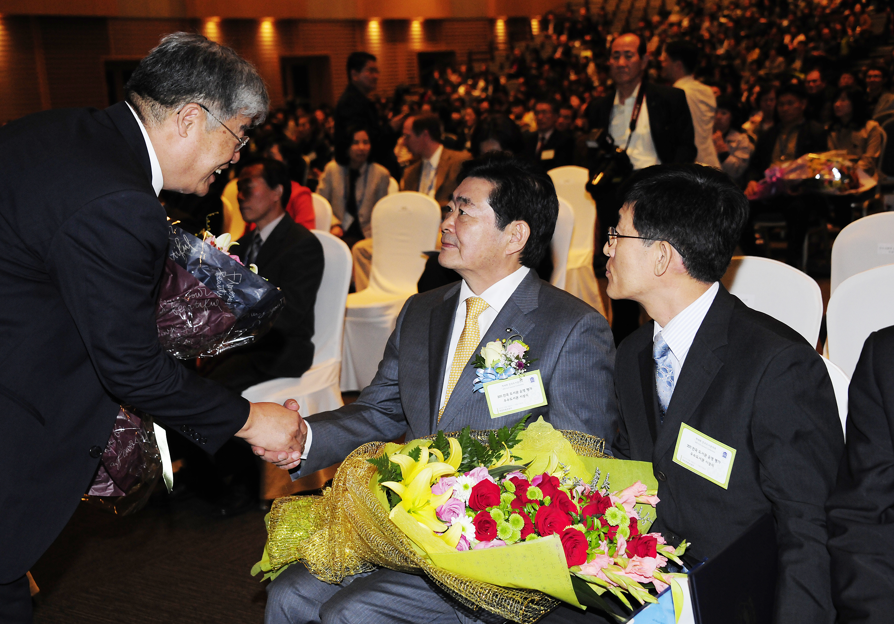 20111019-전국도서관 운영평가 대통령상 수상 41930.JPG