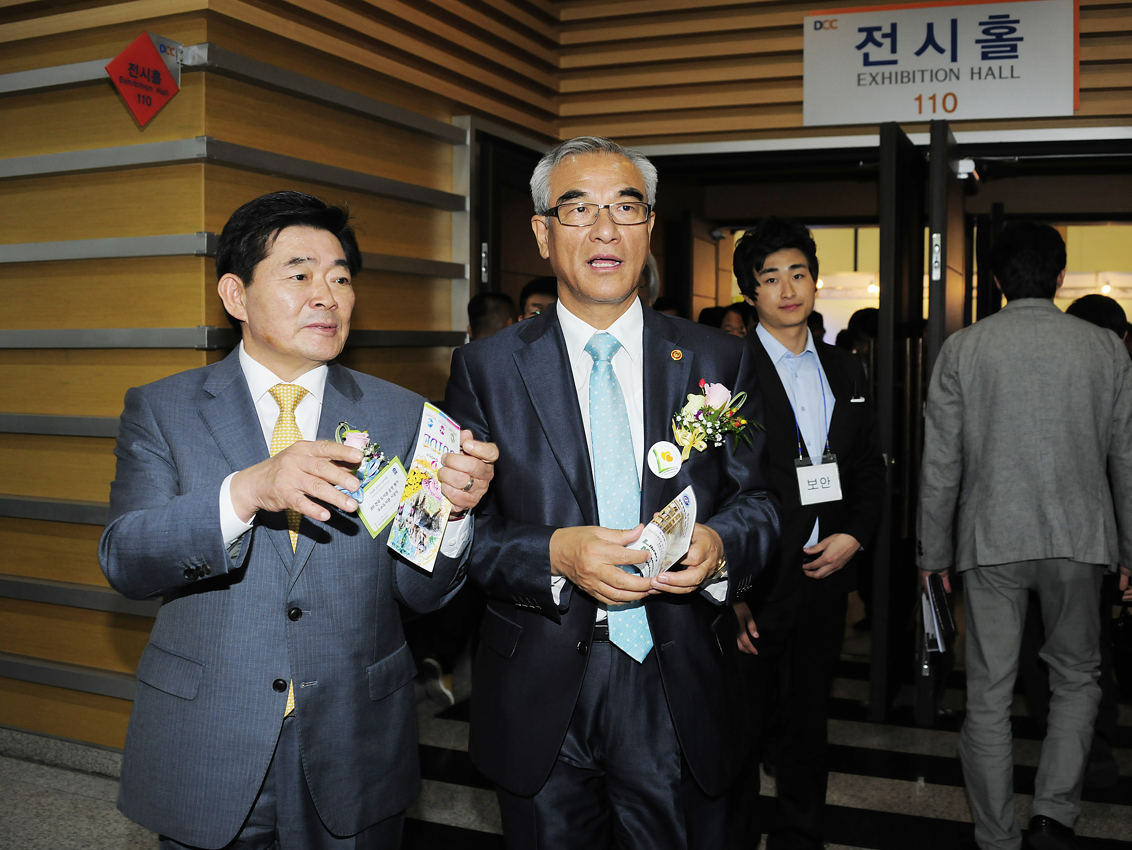 20111019-전국도서관 운영평가 대통령상 수상 41947.JPG