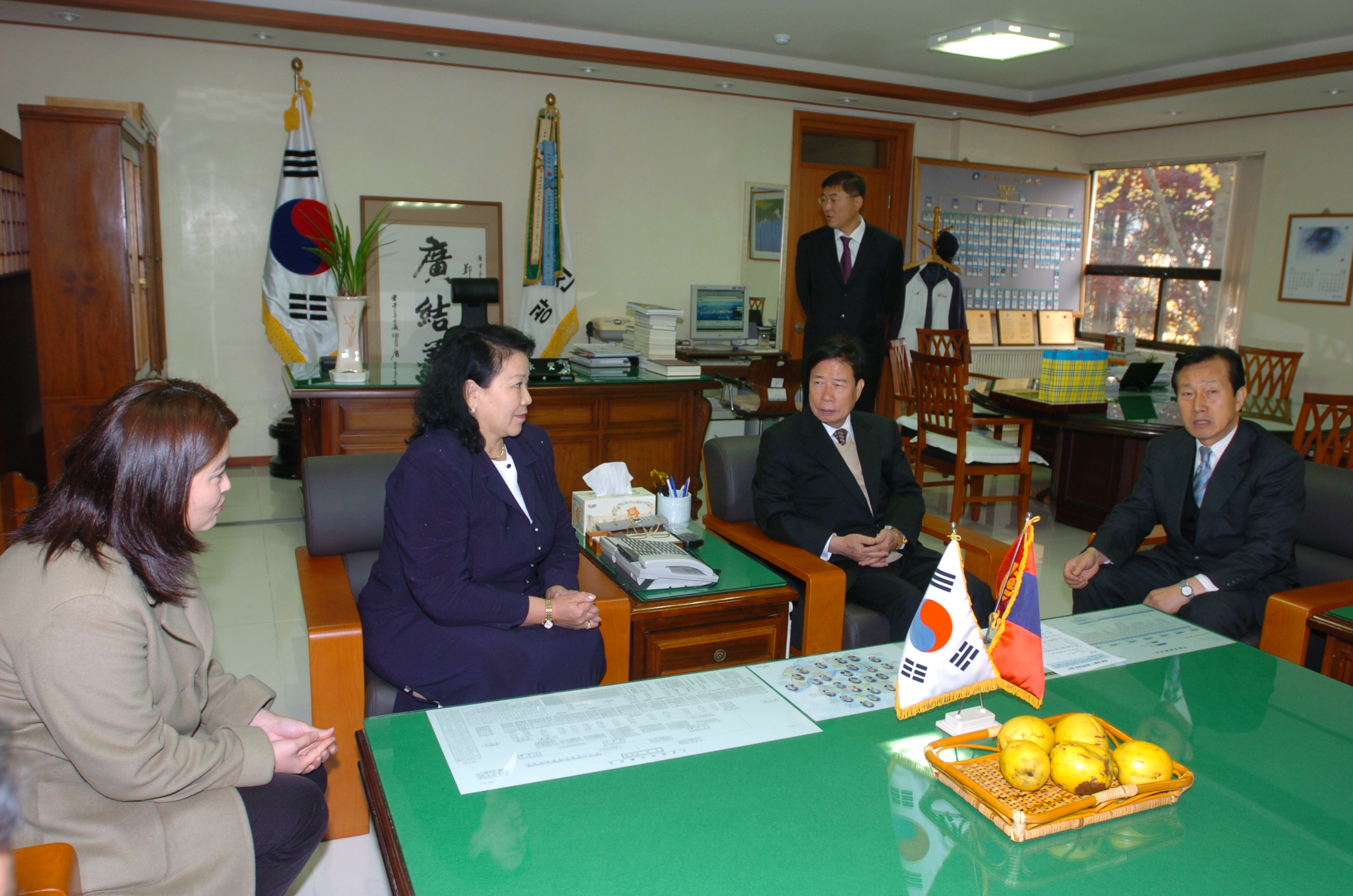 몽골 항올구 제26학교장 접견