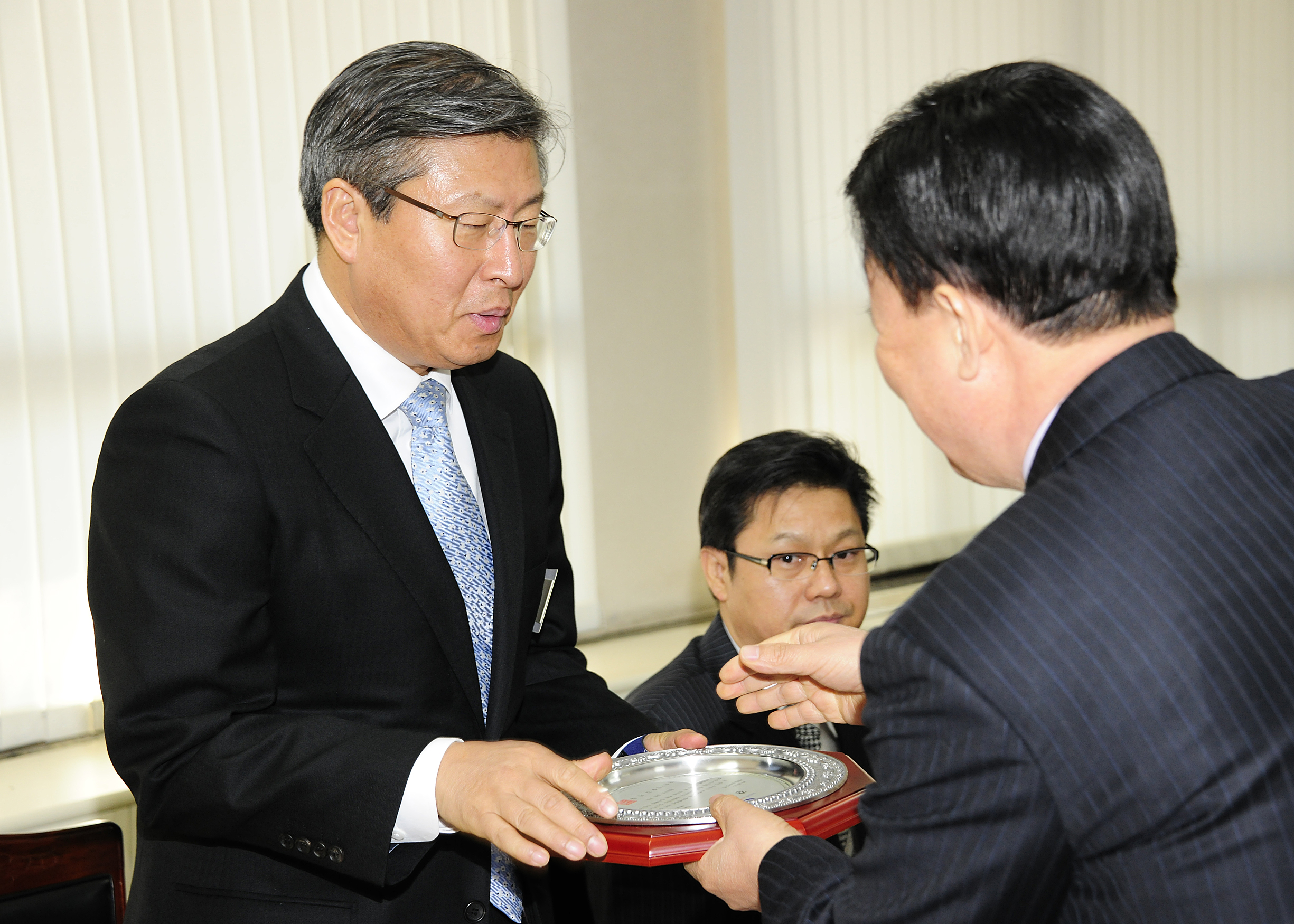 20110303-지방세 성실납세자 감사패 수여 26999.JPG