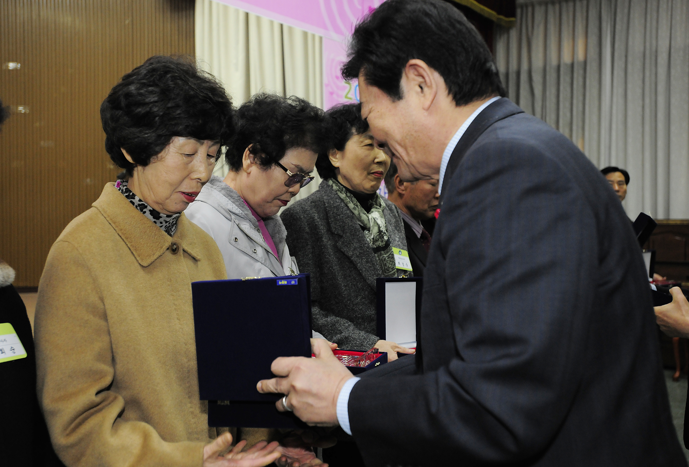 20111206-자원봉사자의 날 우수자원봉사자 표창 44435.JPG