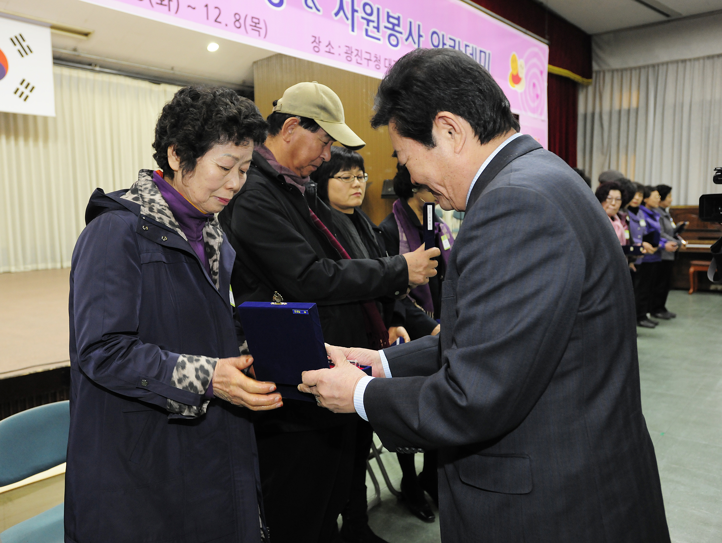20111206-자원봉사자의 날 우수자원봉사자 표창 44466.JPG