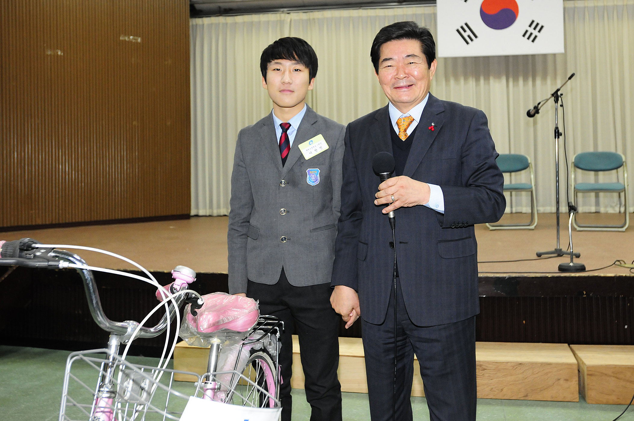 20111206-자원봉사자의 날 우수자원봉사자 표창 44745.JPG