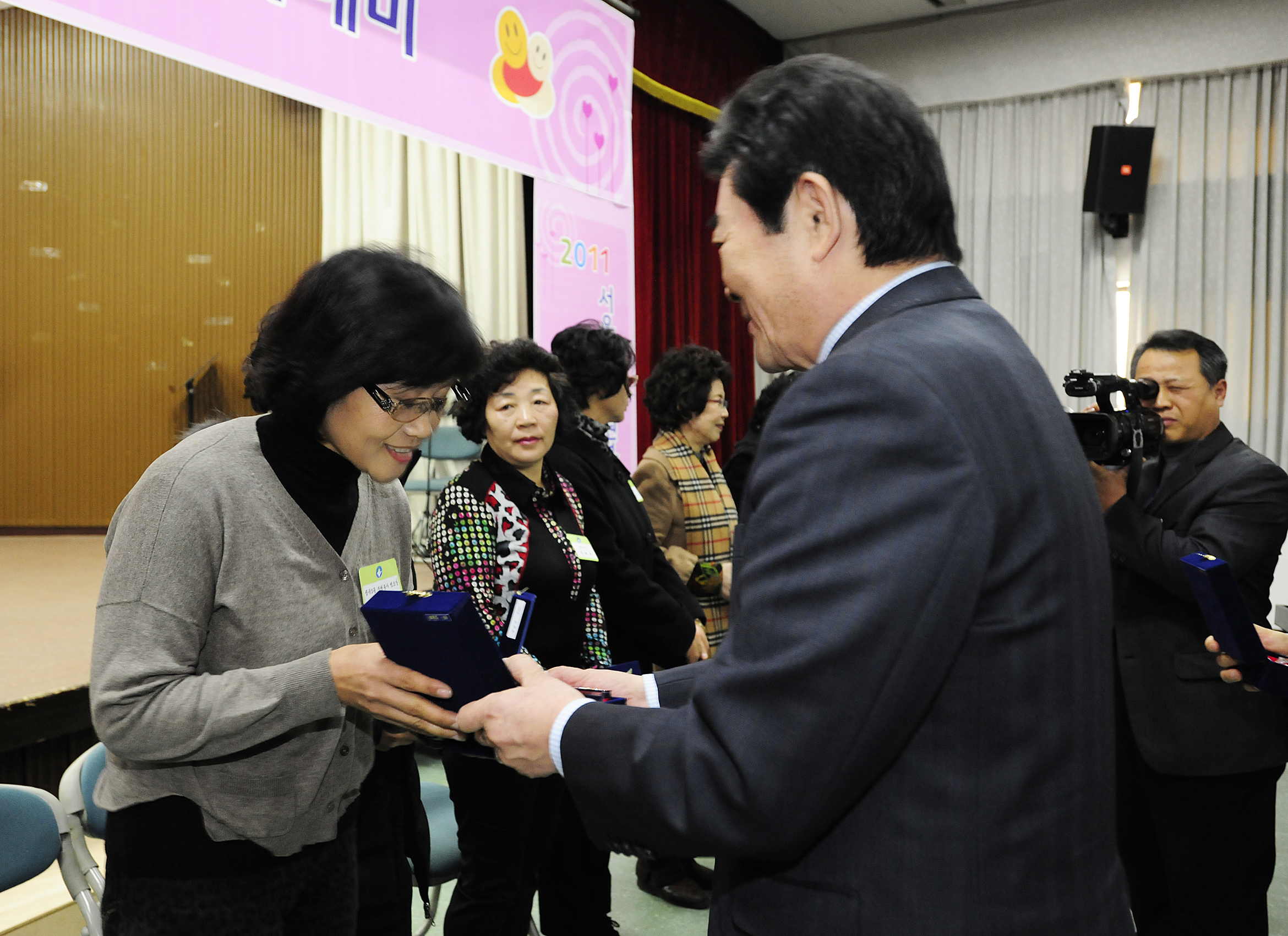 20111206-자원봉사자의 날 우수자원봉사자 표창 44493.JPG