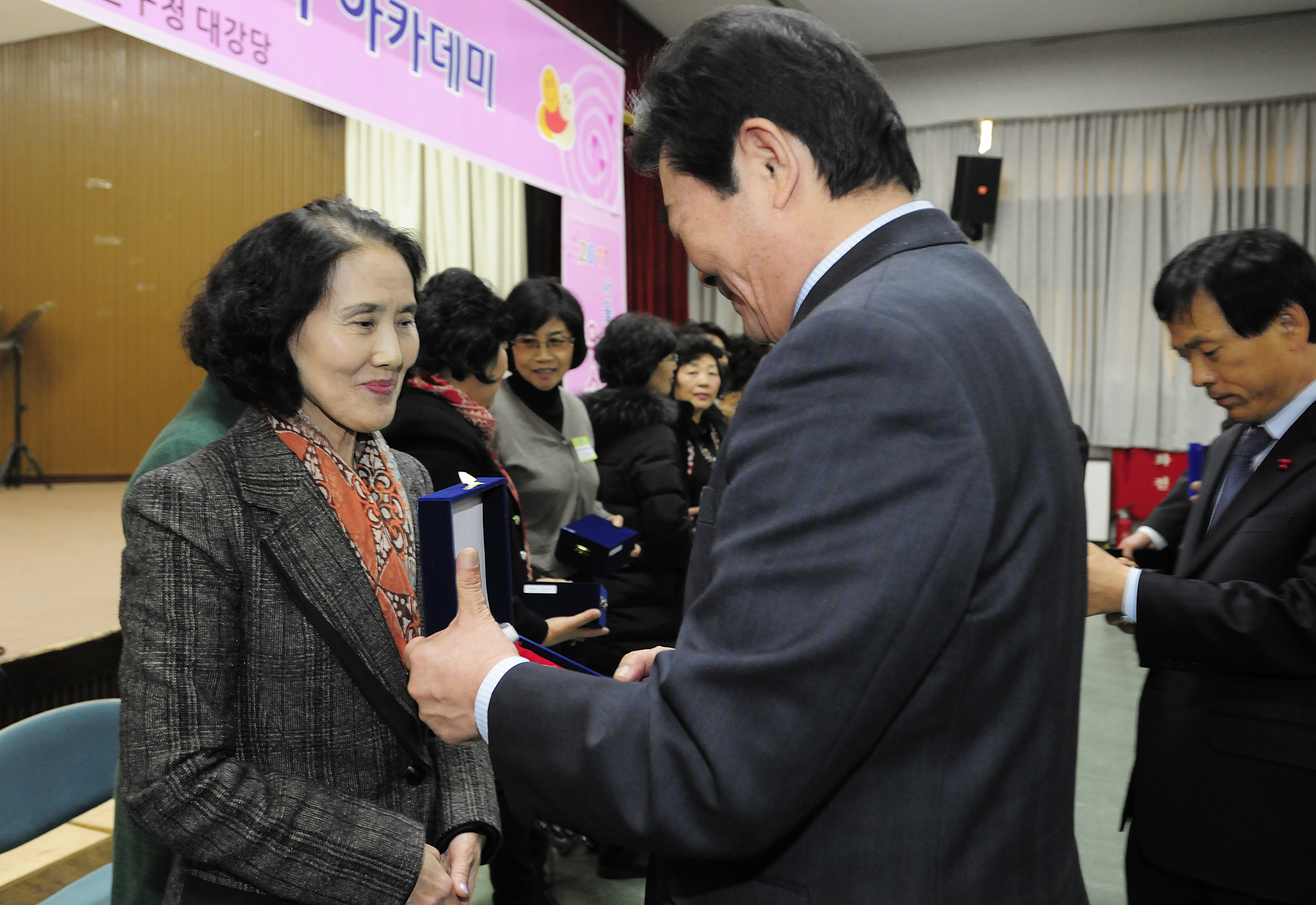 20111206-자원봉사자의 날 우수자원봉사자 표창 44497.JPG