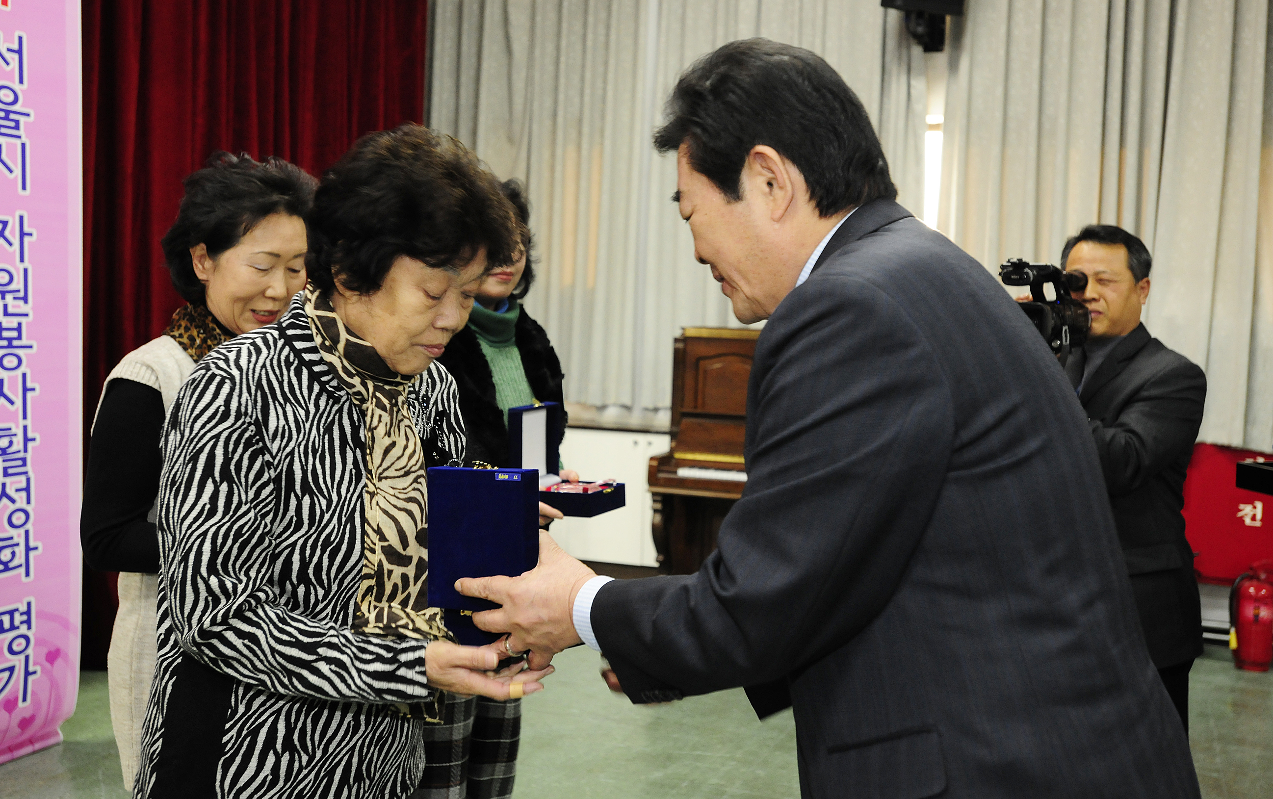 20111206-자원봉사자의 날 우수자원봉사자 표창 44512.JPG