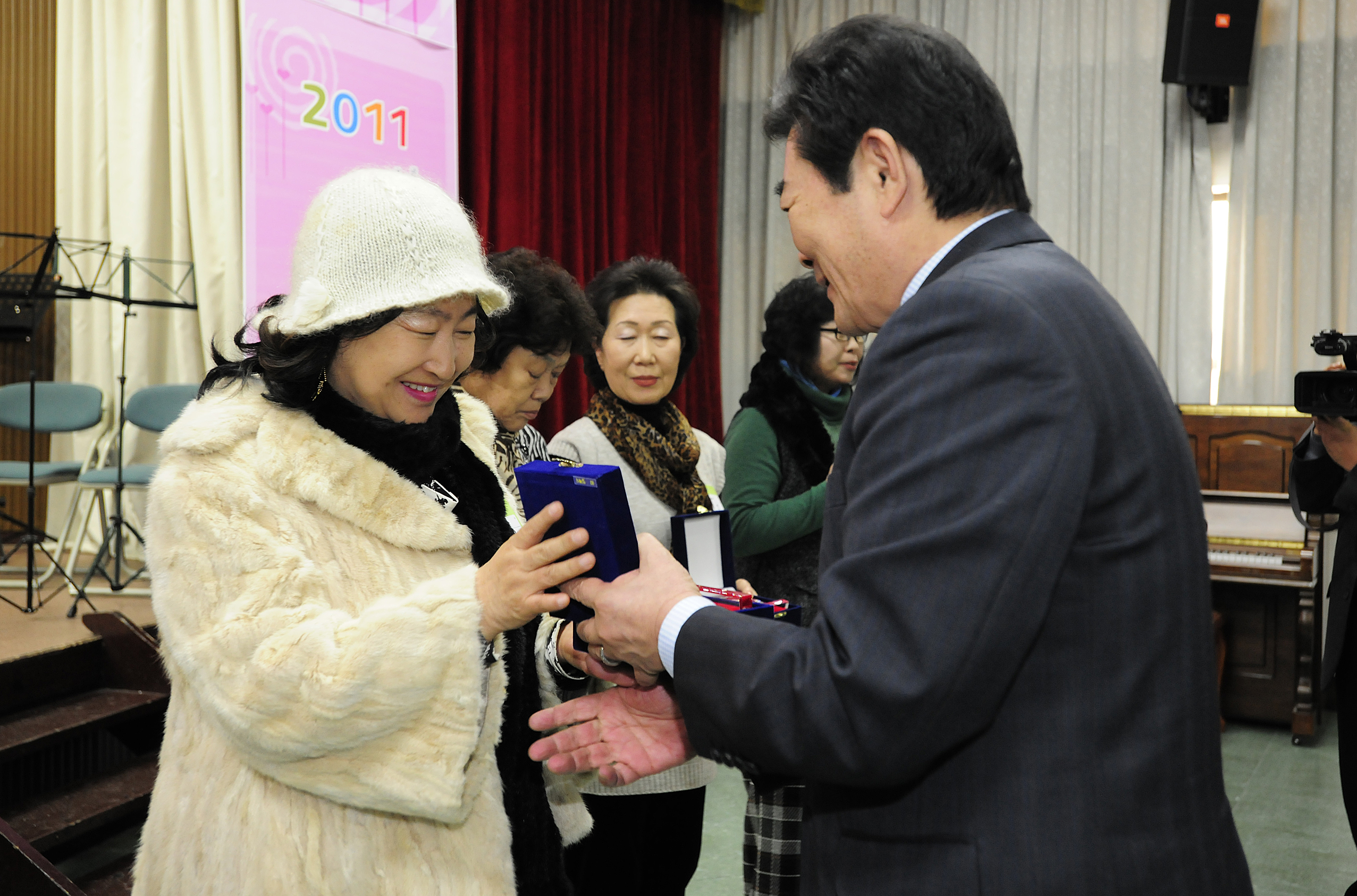 20111206-자원봉사자의 날 우수자원봉사자 표창 44513.JPG
