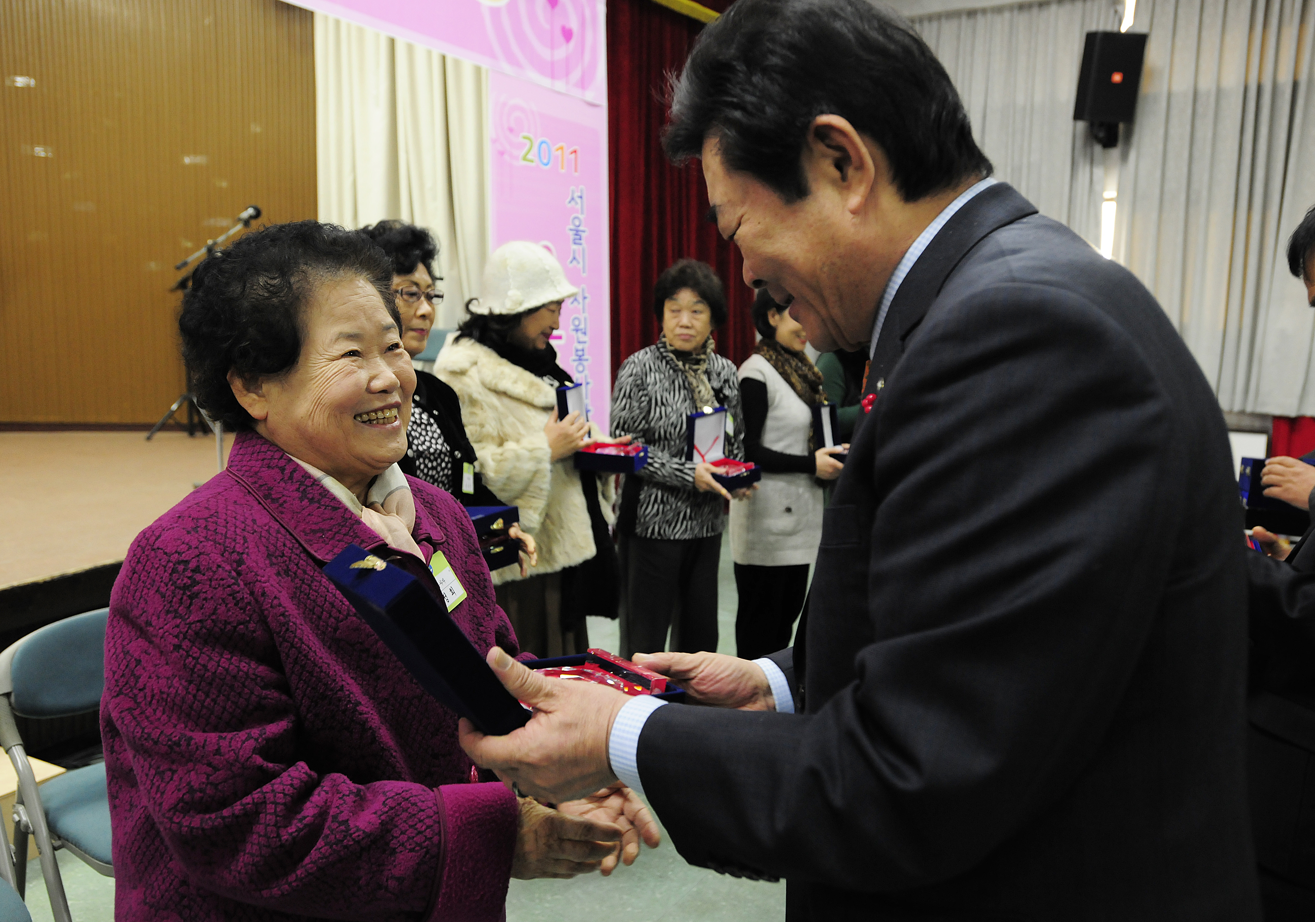 20111206-자원봉사자의 날 우수자원봉사자 표창 44516.JPG