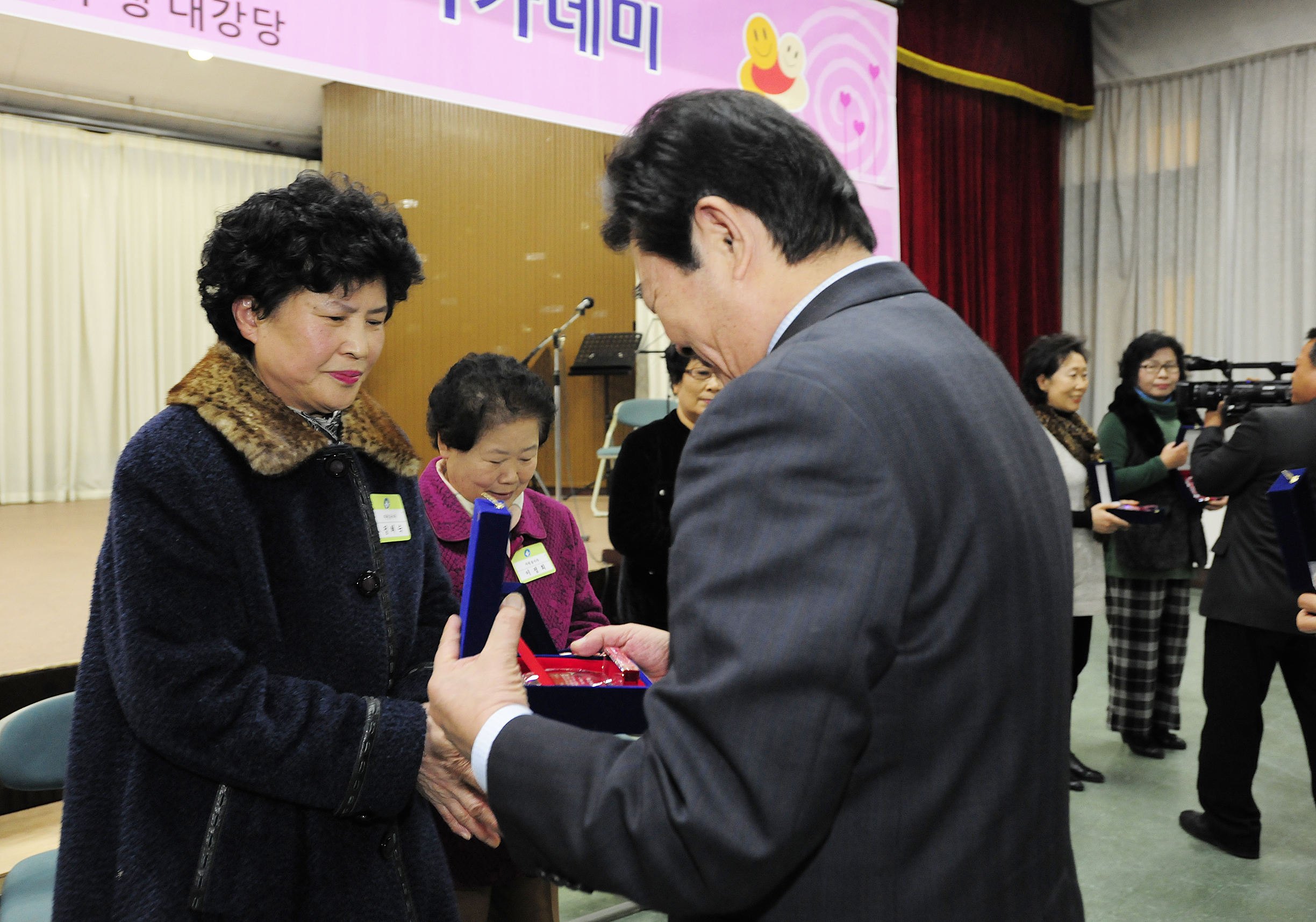 20111206-자원봉사자의 날 우수자원봉사자 표창 44517.JPG