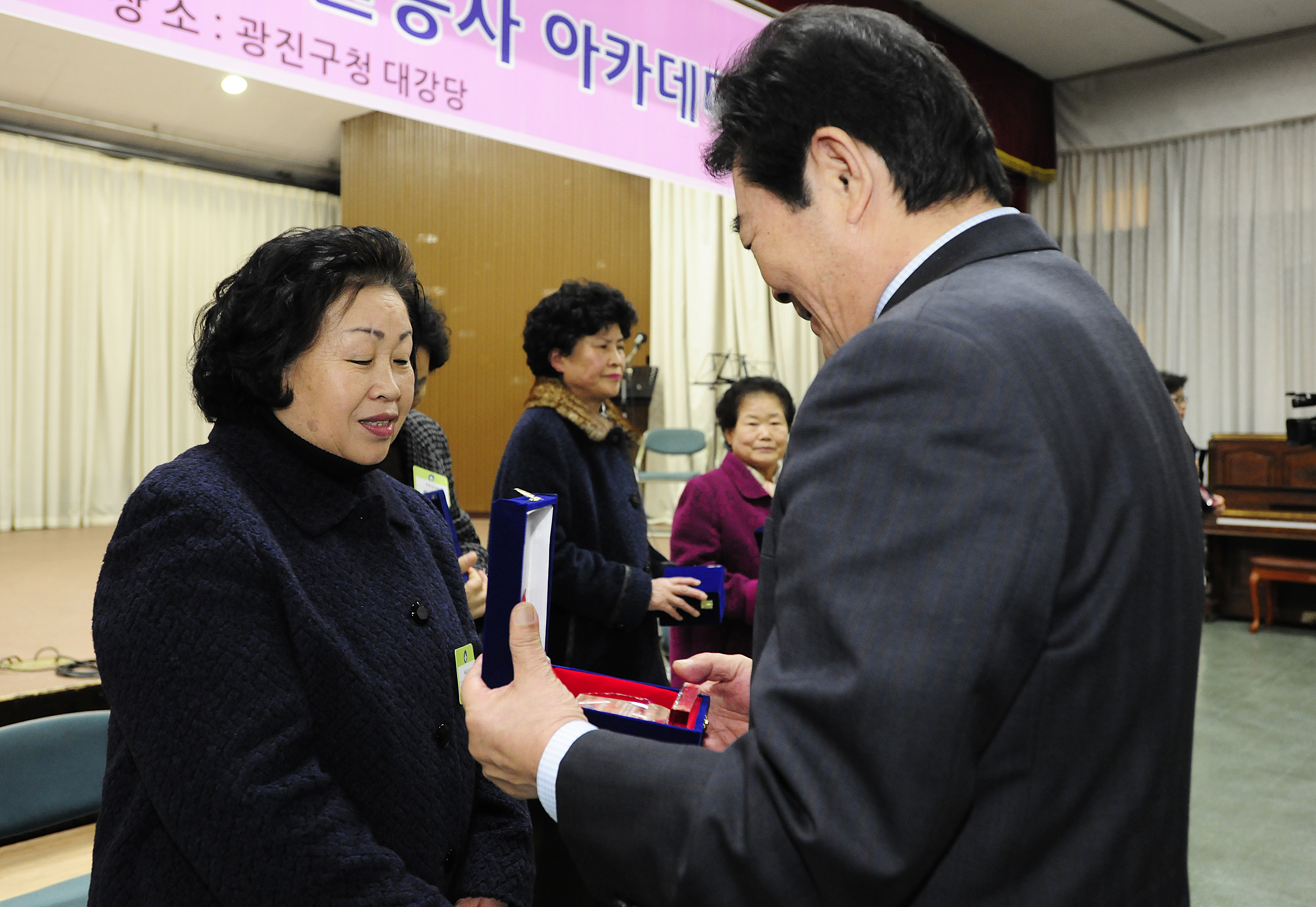 20111206-자원봉사자의 날 우수자원봉사자 표창 44519.JPG