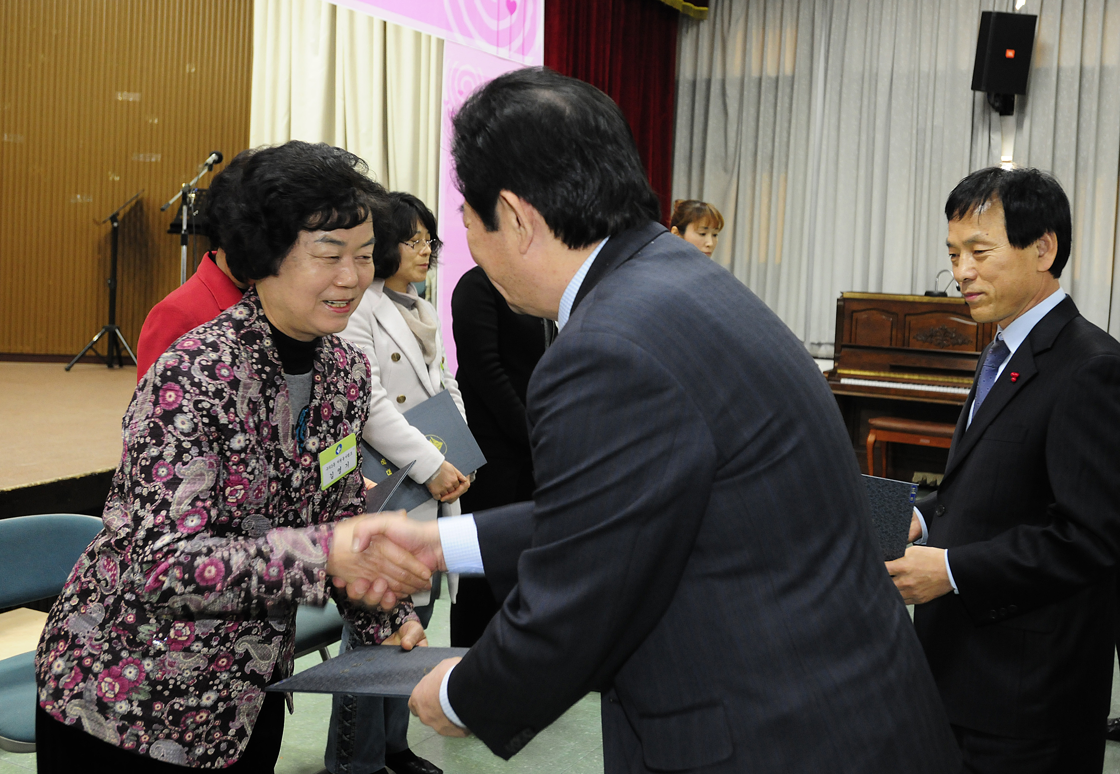 20111206-자원봉사자의 날 우수자원봉사자 표창 44657.JPG