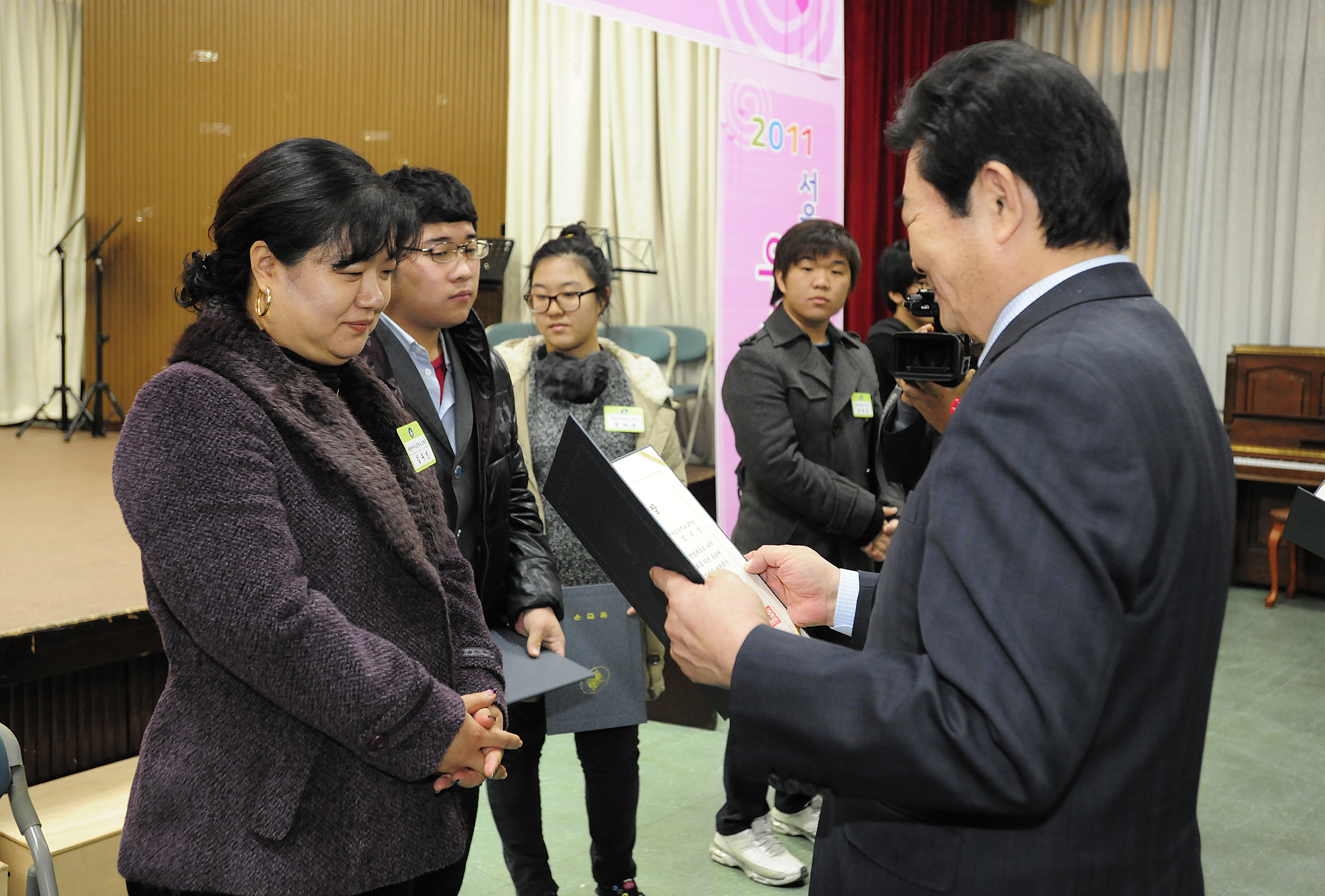 20111206-자원봉사자의 날 우수자원봉사자 표창 44672.JPG
