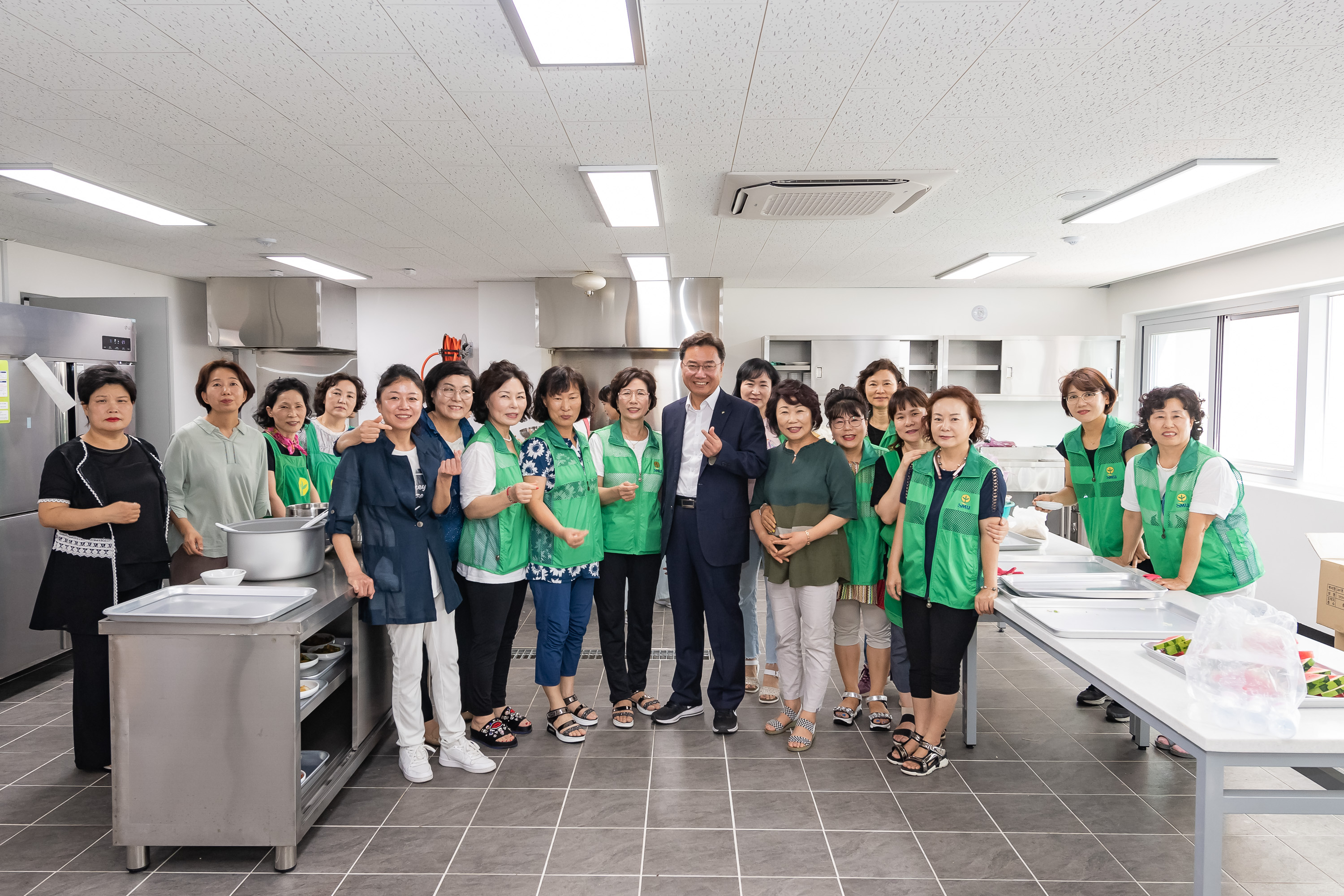 20190822-건강한 여름나기 '사랑의 孝 삼계탕' 드리기 20190822-107508_S_202602.jpg