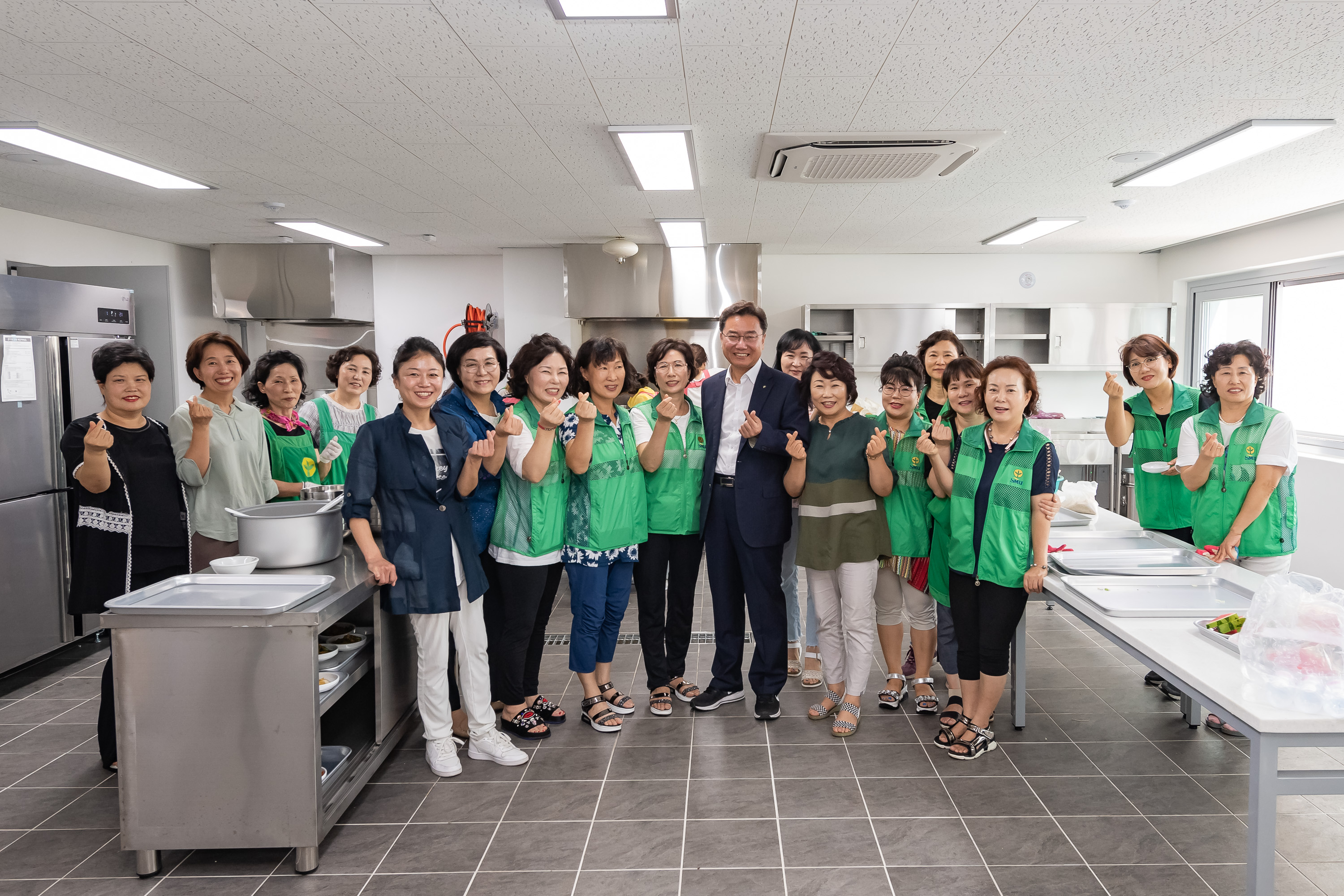 20190822-건강한 여름나기 '사랑의 孝 삼계탕' 드리기 20190822-107524_S_202602.jpg