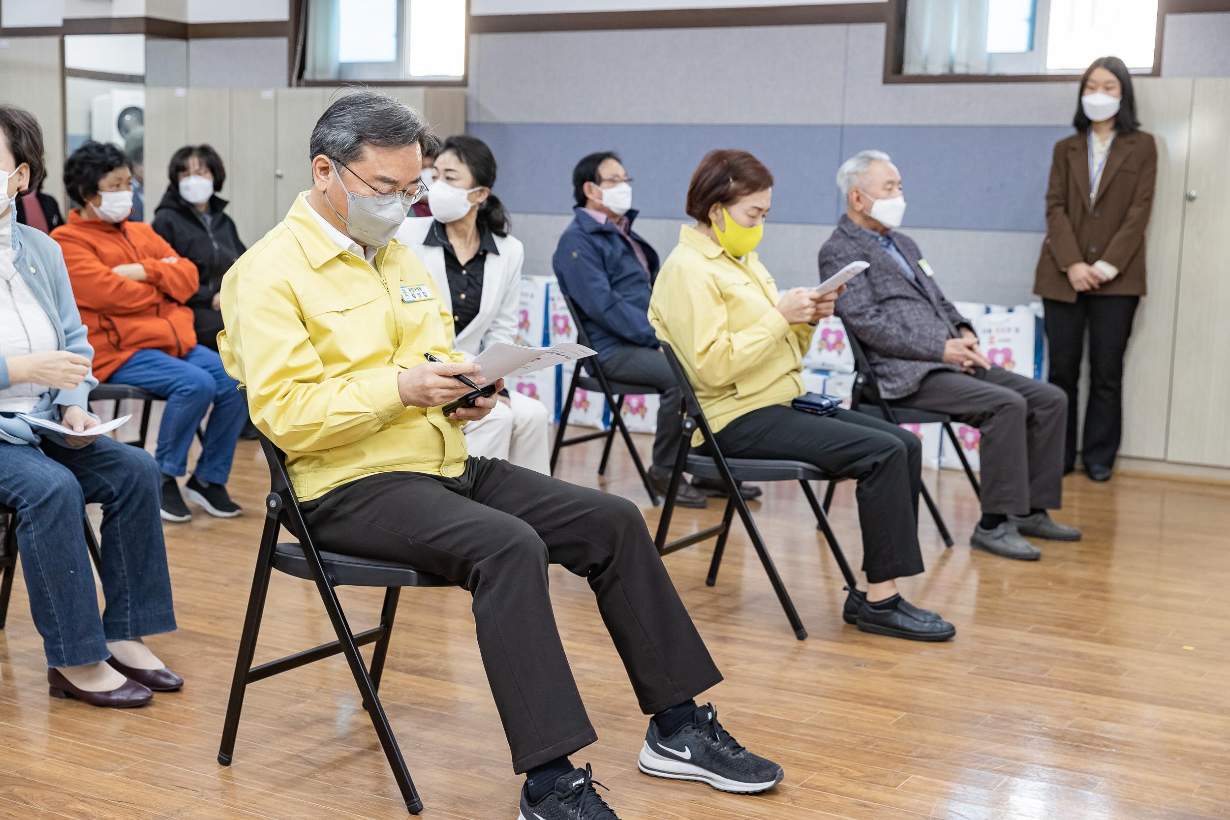 20211021-제25회 노인의날 및 경로의 달(10월) 기념 - 찾아가는 효꾸러미 행사-자양1동 20211021-00810_G_184254.jpg