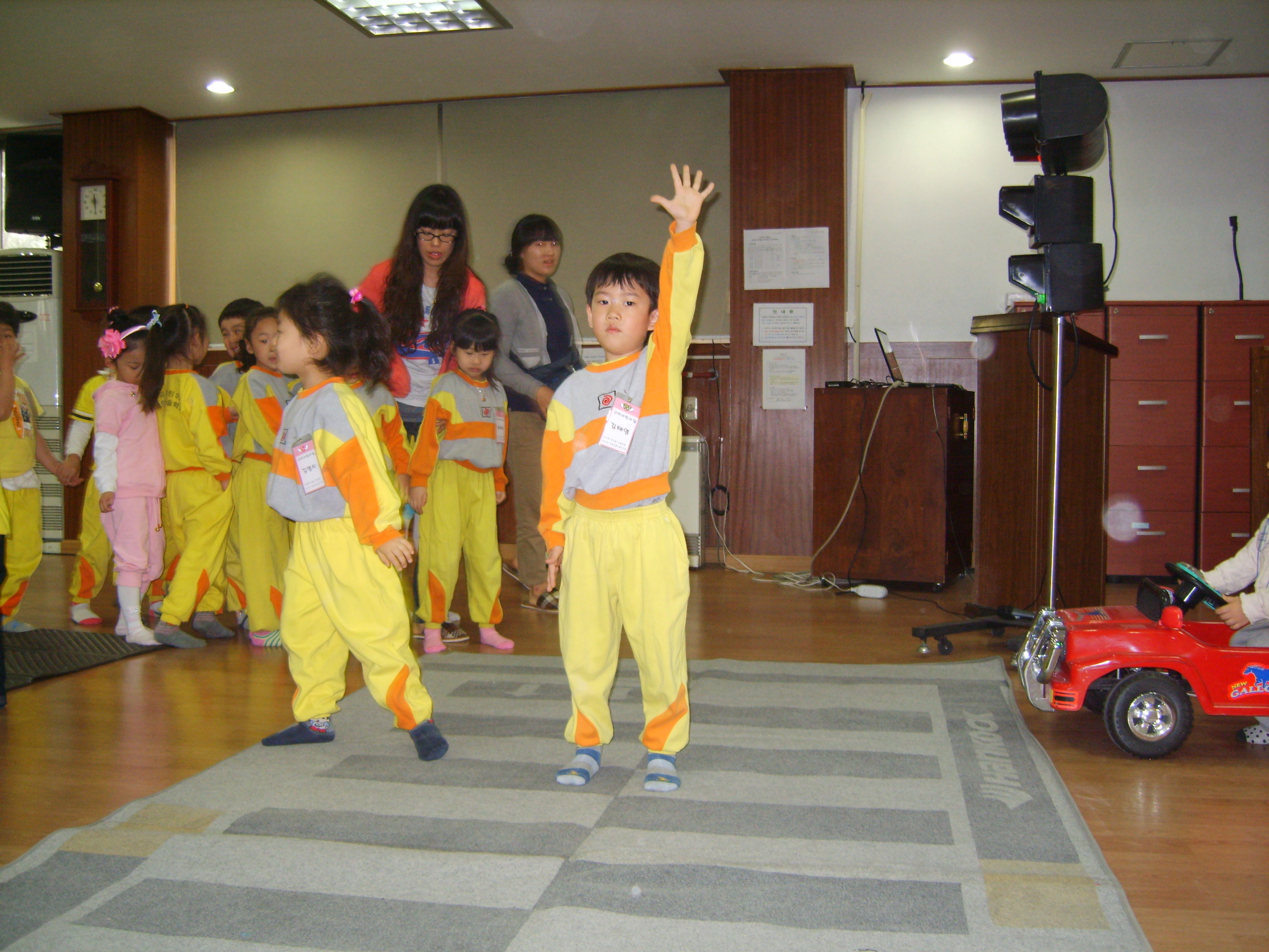 안전교실 실습중인 어린이들~ 20100614JPG19021001.JPG