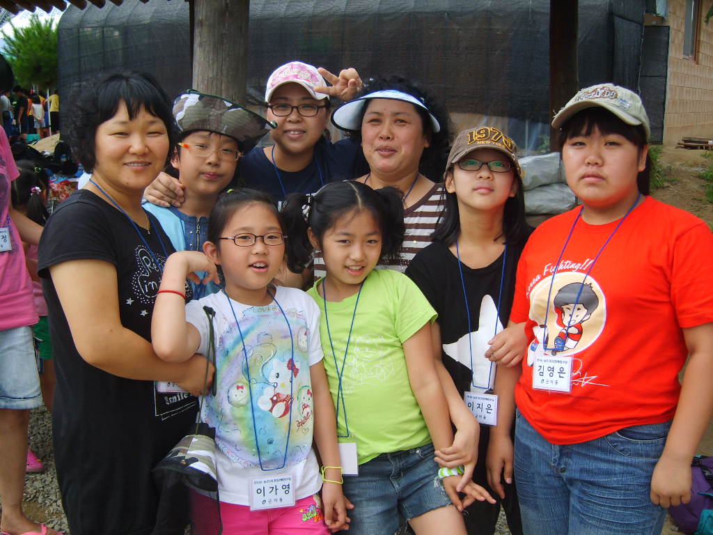 농촌체험교실 참여한 가족들 사진입니다. 20100802JPG12051901.JPG