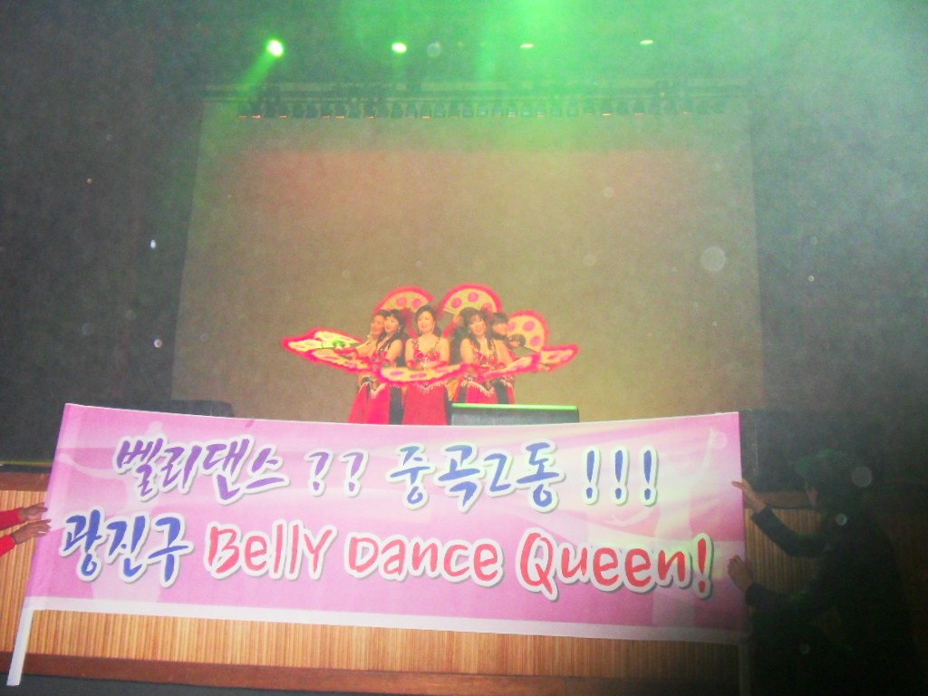 벨리댄스 퀸의 화려한 공연 20111122JPG10514601.JPG
