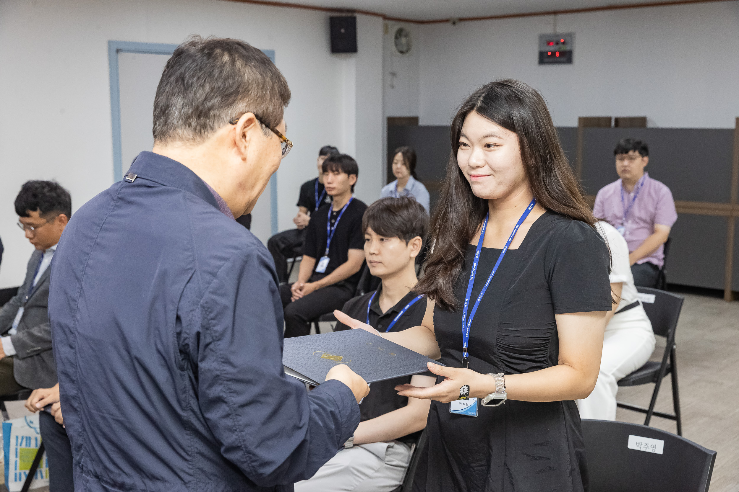 20240712-2024년 하반기 6급이하 기술직 정기 인사 발령장 수여식 240712-0113_G_140823.jpg