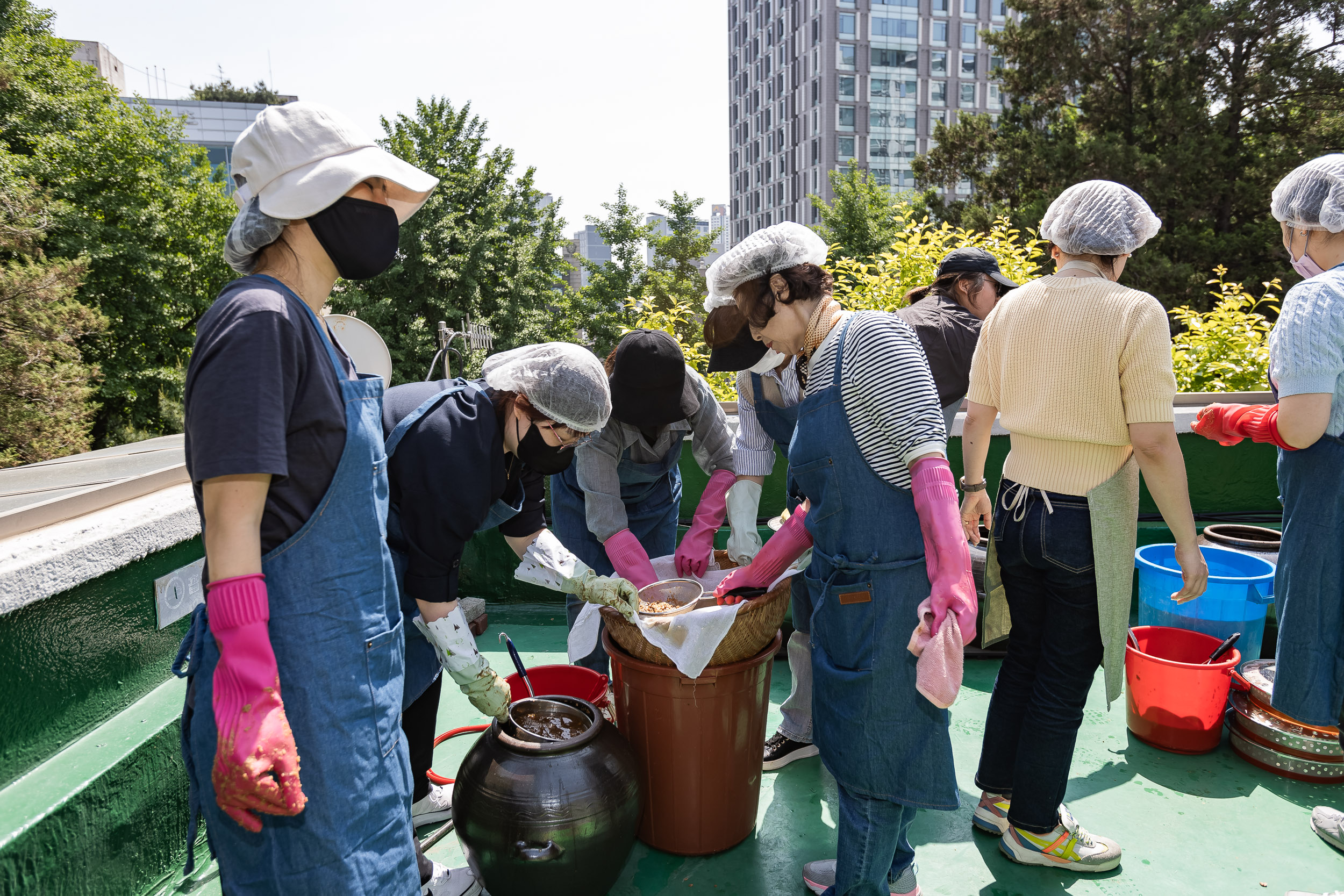 20240510-이웃과 함께하는 전통식품 장 담그기 광진장독대 240510_0291_G_152334.jpg