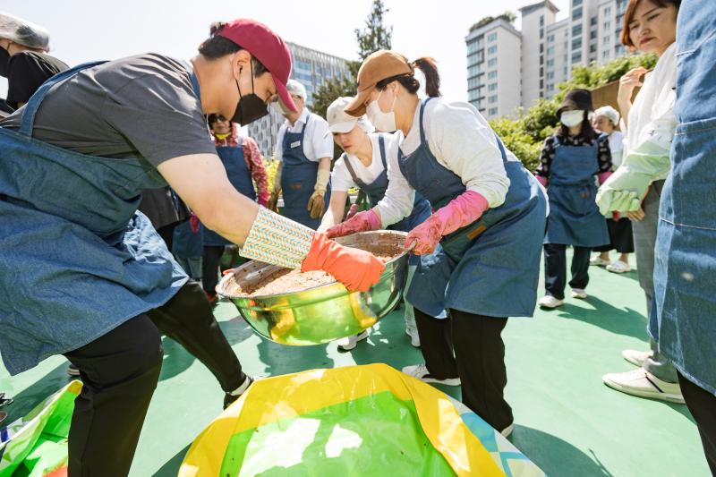 20240510-이웃과 함께하는 전통식품 장 담그기 광진장독대 240510_0341_G_152335.jpg