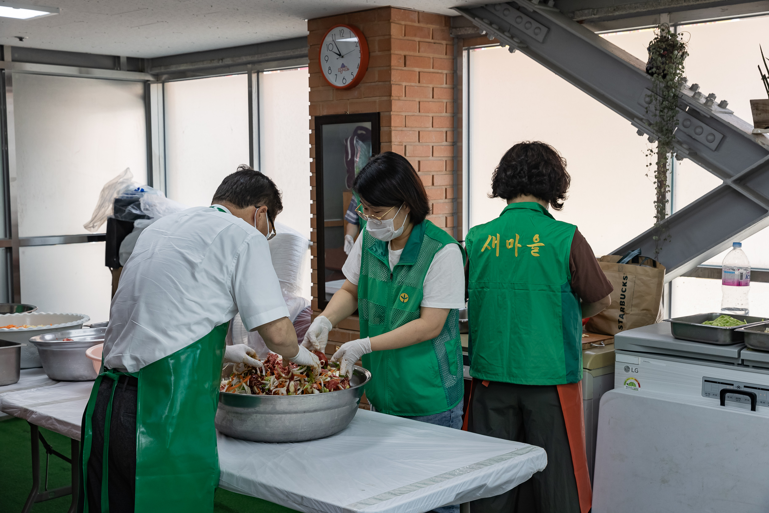 20240612-구의3동 자원봉사캠프 부녀회 이웃사랑 밑반찬 나눔 240612_0401_G_111409.jpg