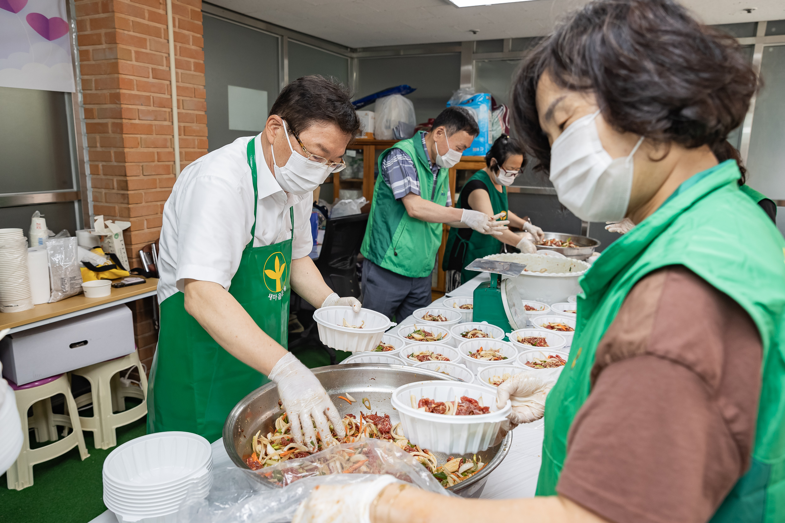 20240612-구의3동 자원봉사캠프 부녀회 이웃사랑 밑반찬 나눔 240612_0446_G_111410.jpg