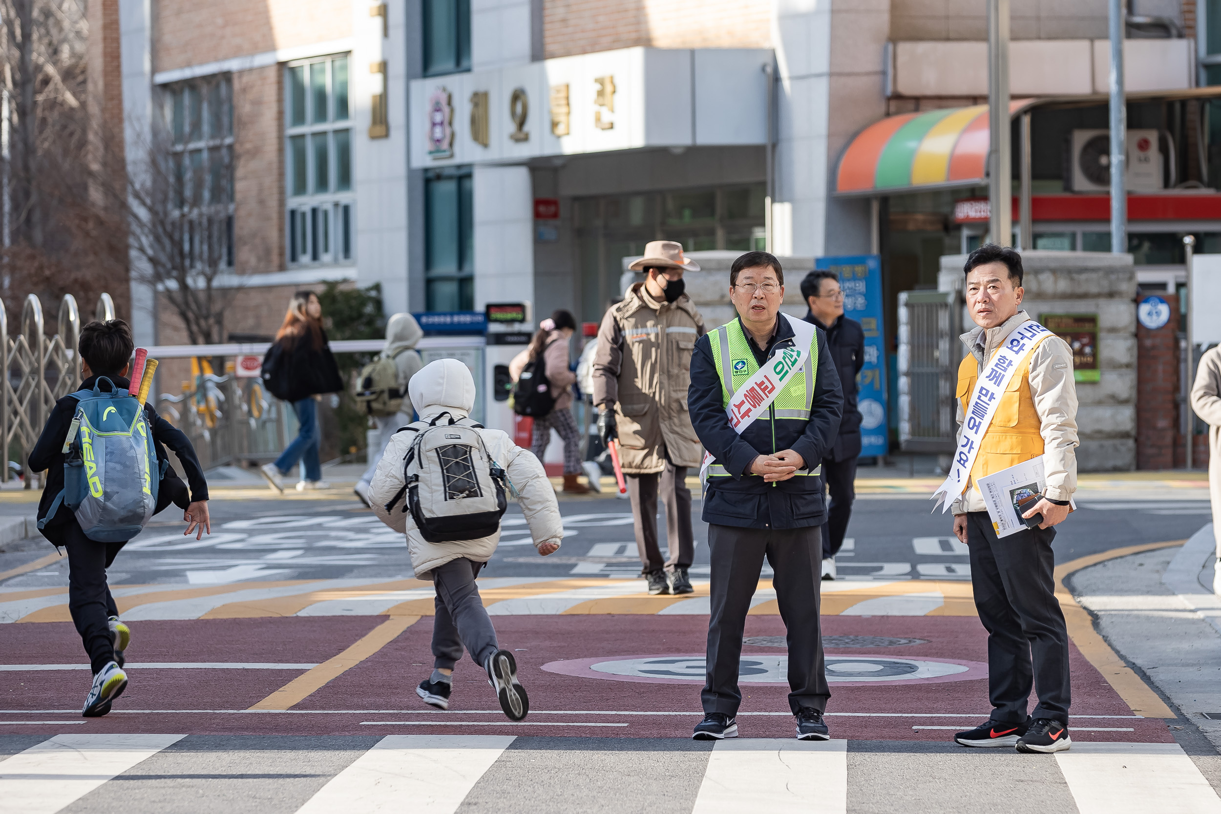 20240318-등굣길 교통안전지킴이 및 통학로 현장점검 240318_0168_G_095047.jpg