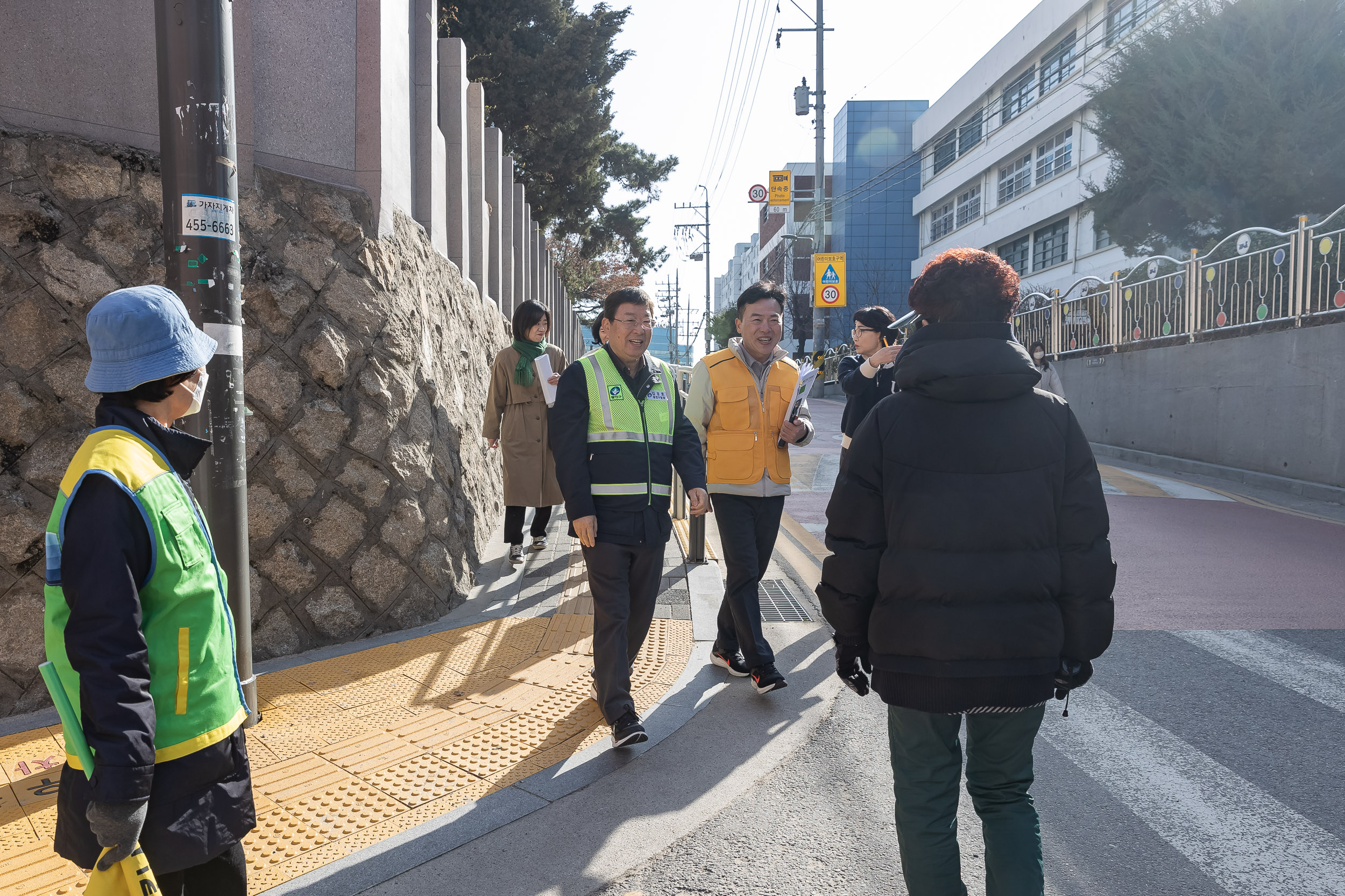 20240318-등굣길 교통안전지킴이 및 통학로 현장점검 240318_0434_G_095049.jpg