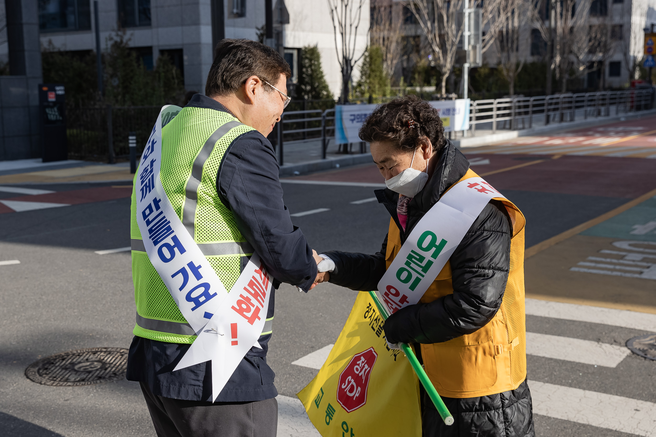 20240318-등굣길 교통안전지킴이 및 통학로 현장점검 240318_0067_G_095045.jpg