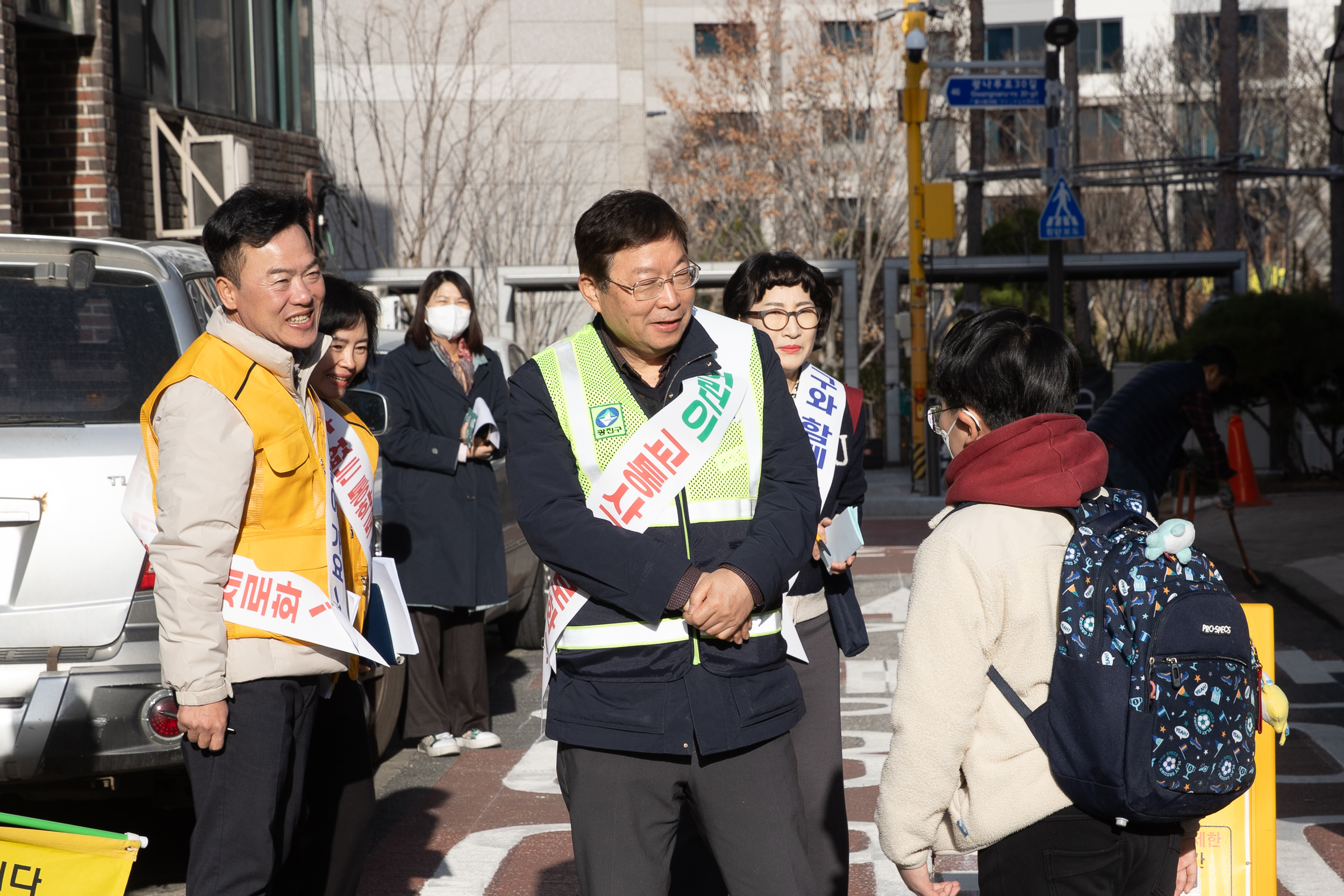 20240318-등굣길 교통안전지킴이 및 통학로 현장점검 240318_0087_G_095045.jpg